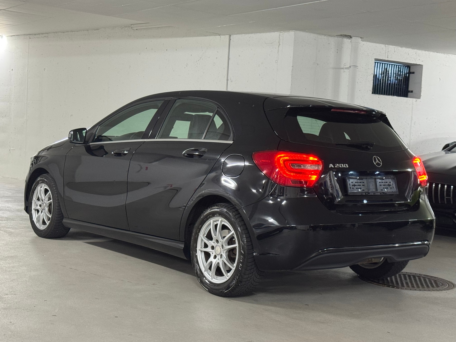 MERCEDES-BENZ A 200 Style 7G-DCT-image-4