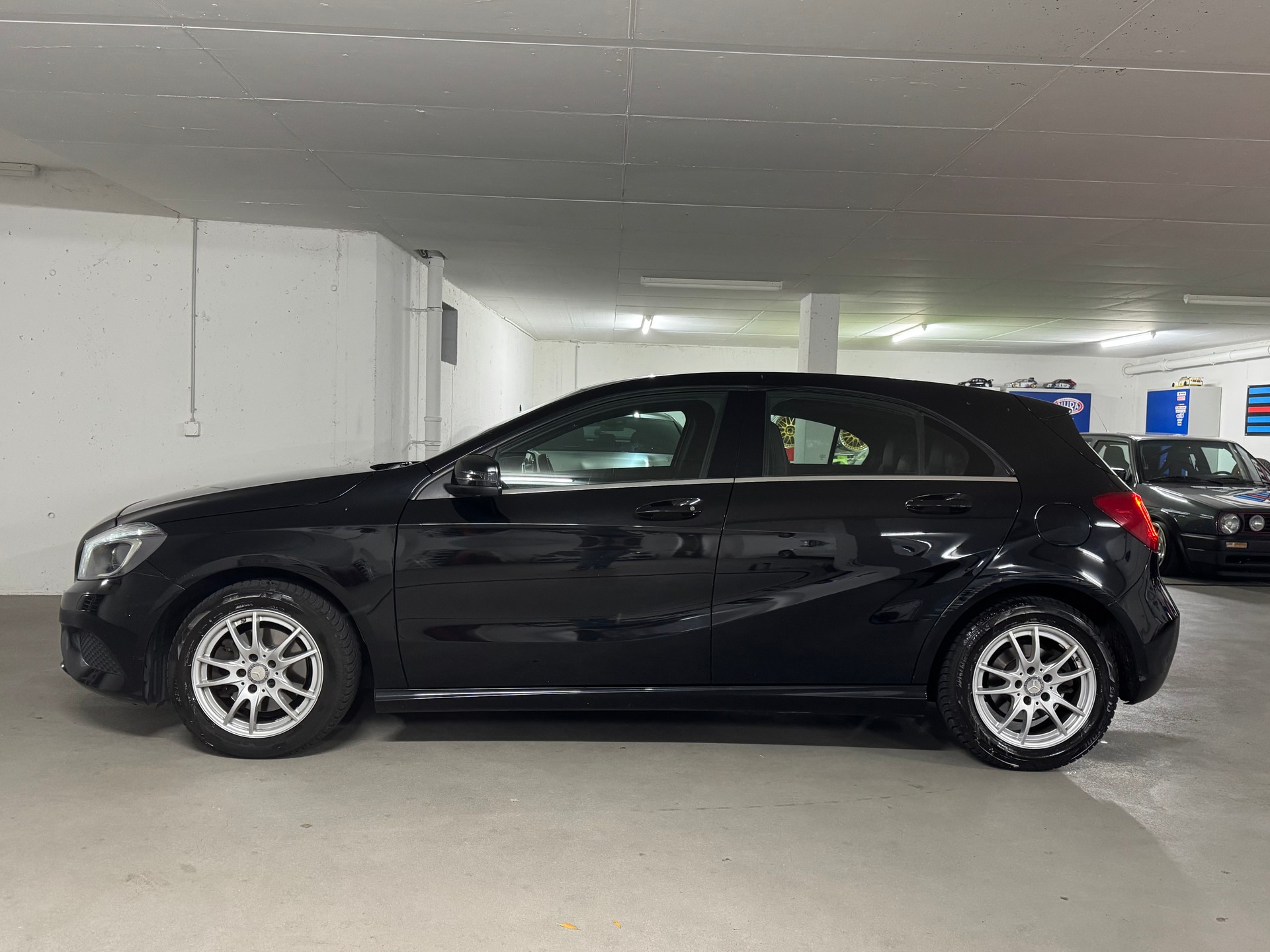 MERCEDES-BENZ A 200 Style 7G-DCT-image-3