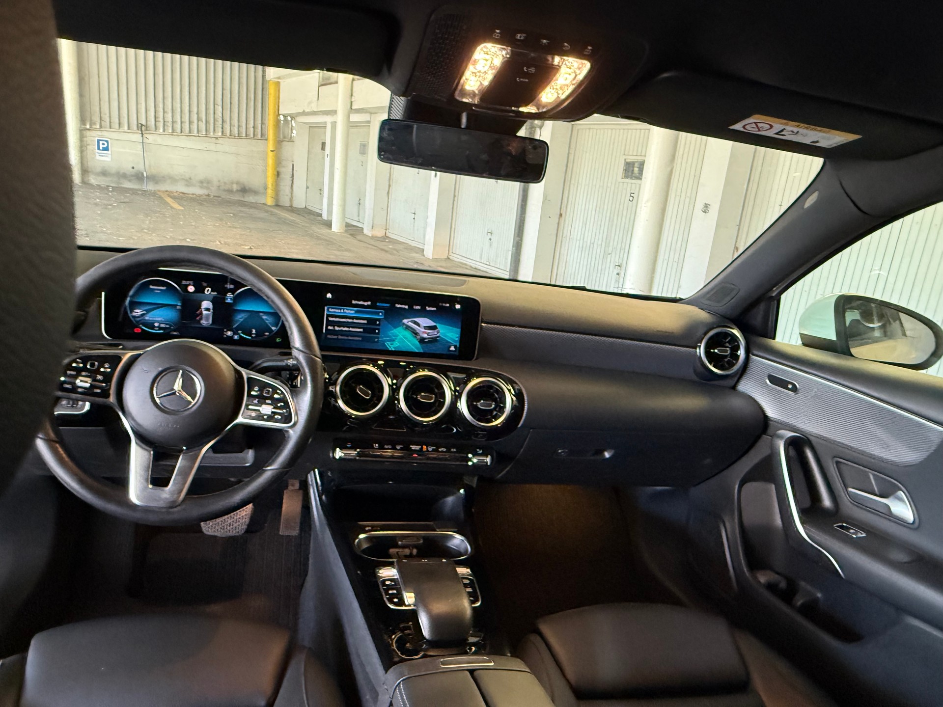 MERCEDES-BENZ A 220 Progressive 7G-DCT-image-12