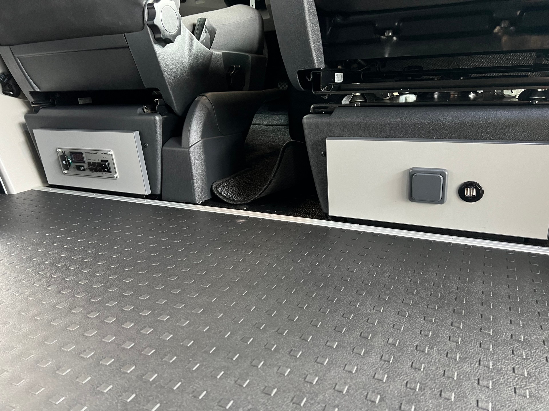 VW T6.1 2.0 TDI Automat DSG Camper / Summermobil (ähnlich California) *** Camping-Ausbau NEU *** Standheizung ***-image-11
