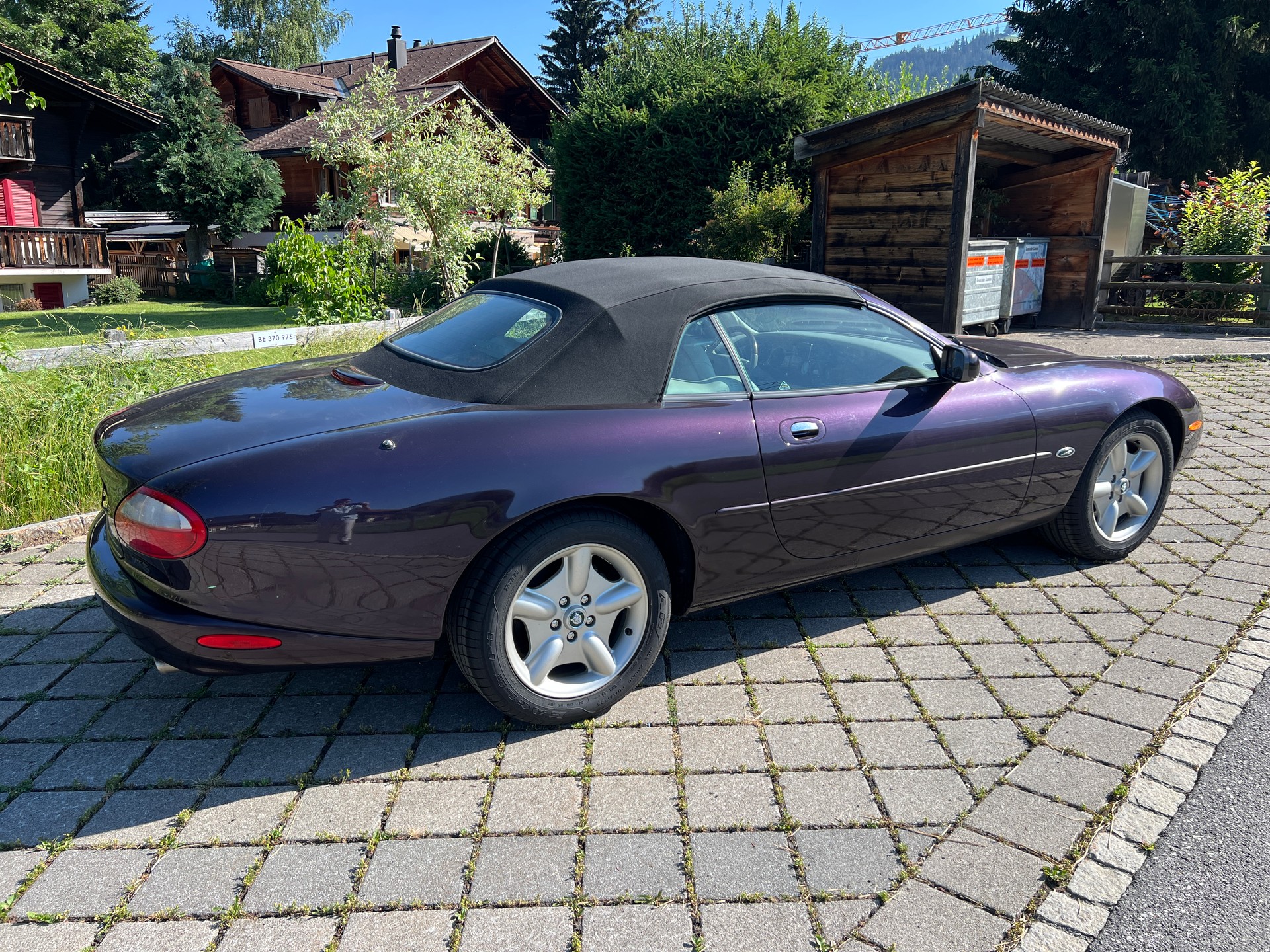 JAGUAR XK8 Convertible-image-1