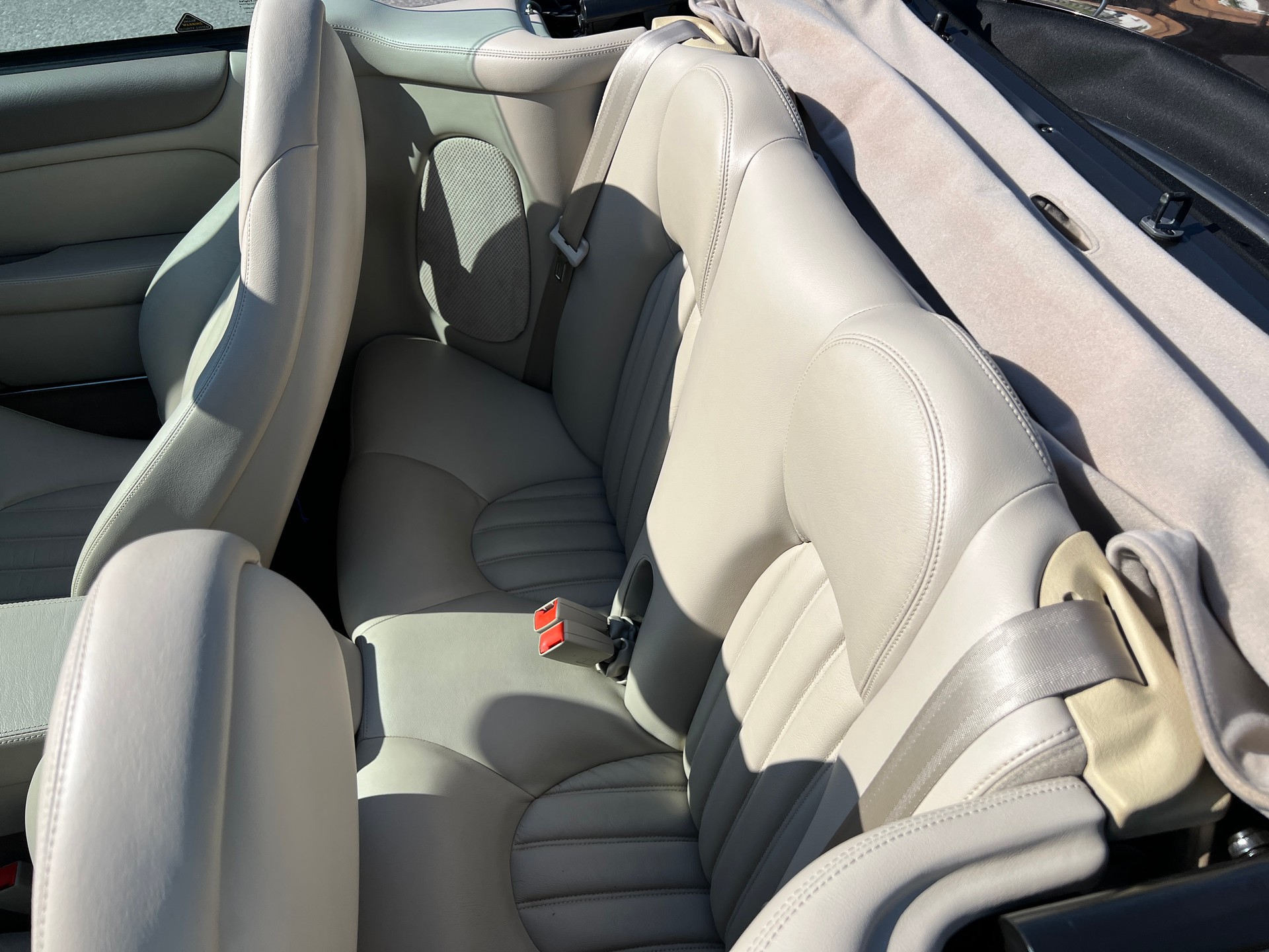 JAGUAR XK8 Convertible-image-4