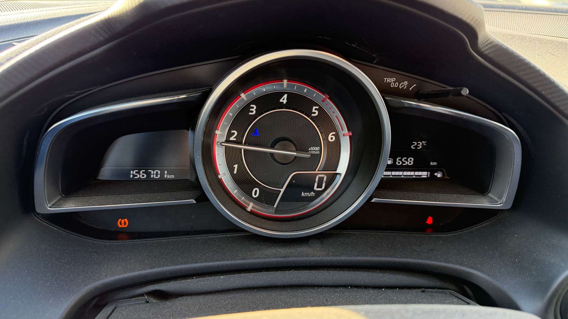 MAZDA 3 2.2 16V CD Revolution-image-9