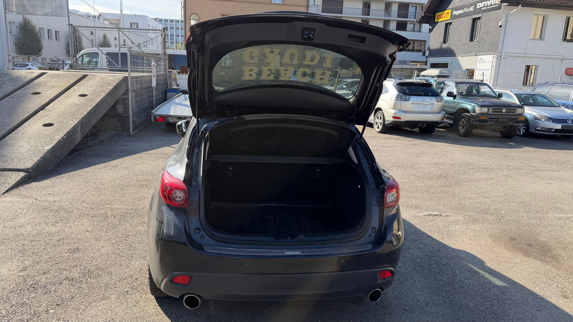MAZDA 3 2.2 16V CD Revolution-image-8