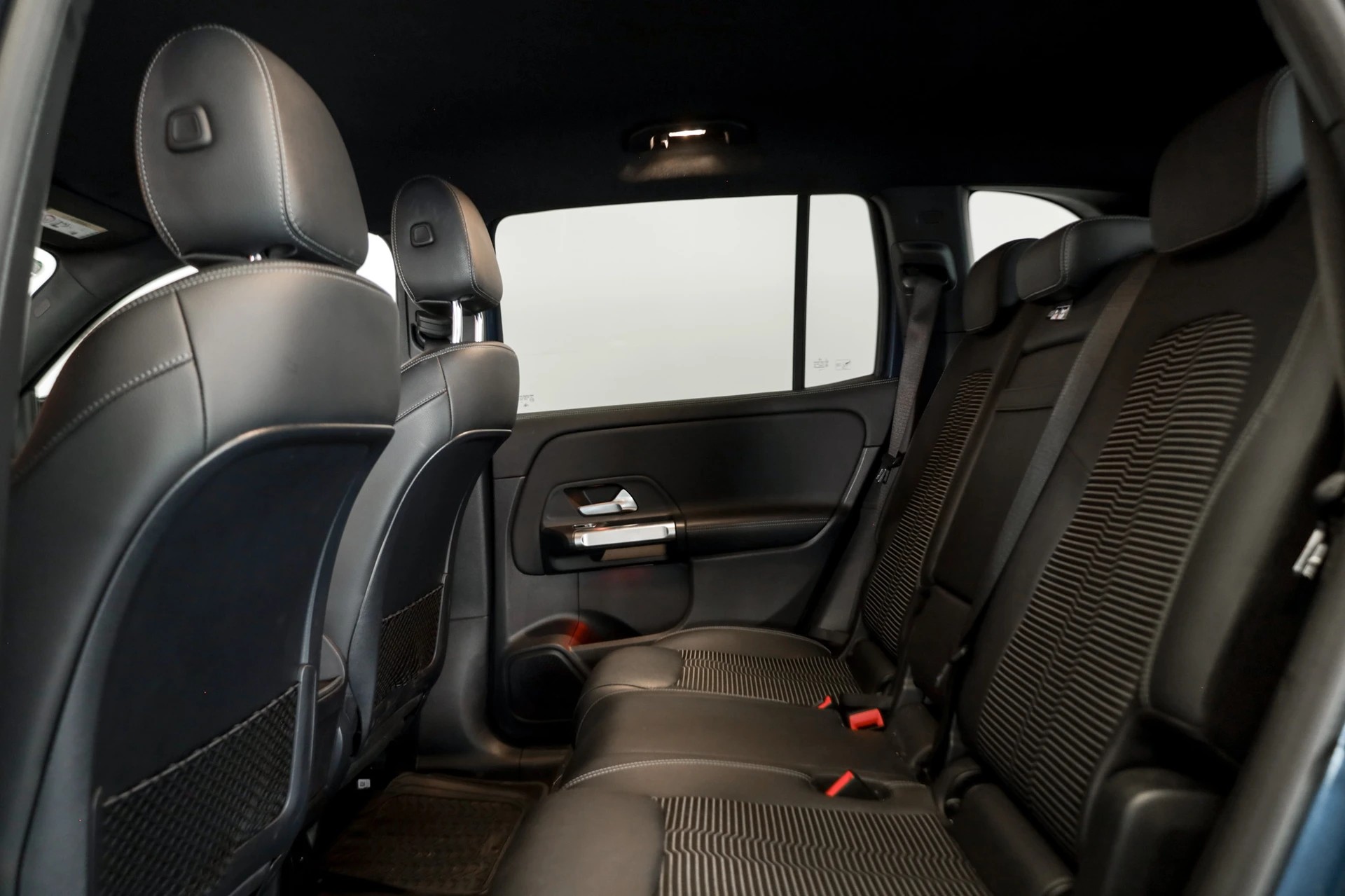 MERCEDES-BENZ EQB 350 4Matic Swiss-Integral 10 ans / KEYLESS-GO / Sièges chauffants-image-9