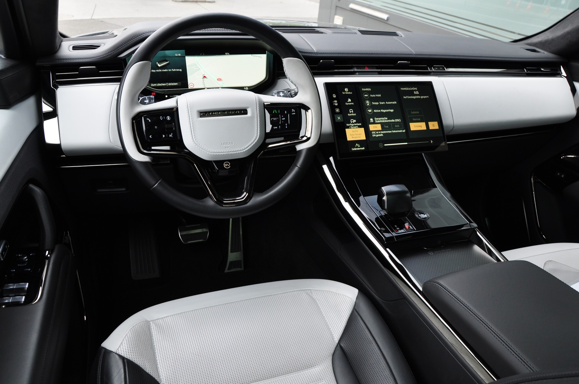 LAND ROVER Range Rover Sport P635 4.4 V8 SV Edition One-image-25