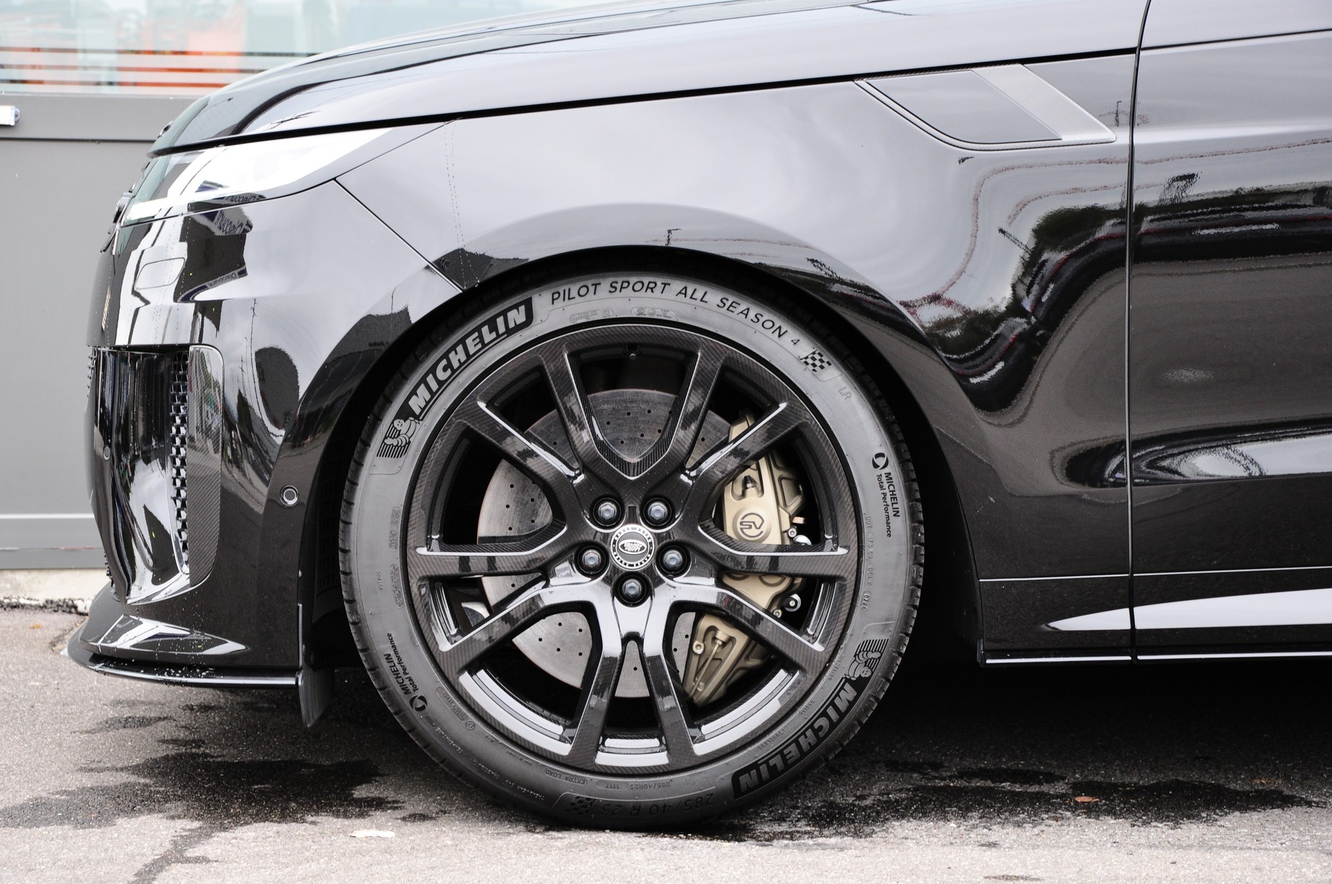 LAND ROVER Range Rover Sport P635 4.4 V8 SV Edition One-image-8