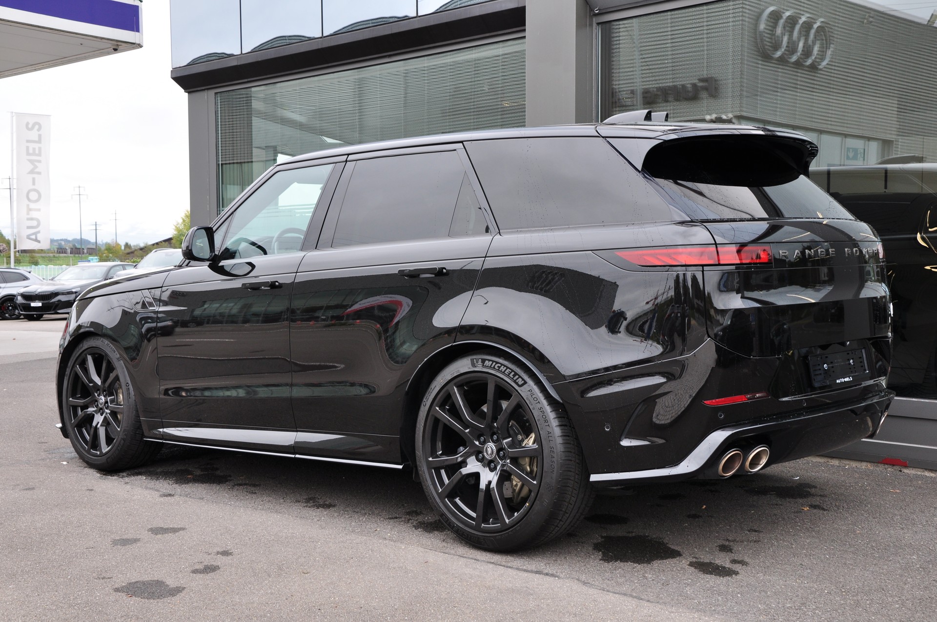 LAND ROVER Range Rover Sport P635 4.4 V8 SV Edition One-image-6
