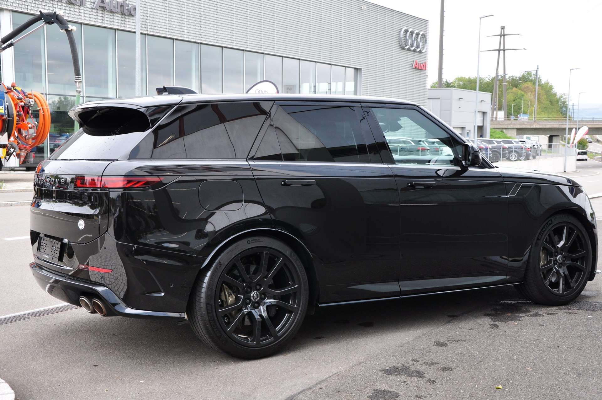 LAND ROVER Range Rover Sport P635 4.4 V8 SV Edition One-image-10