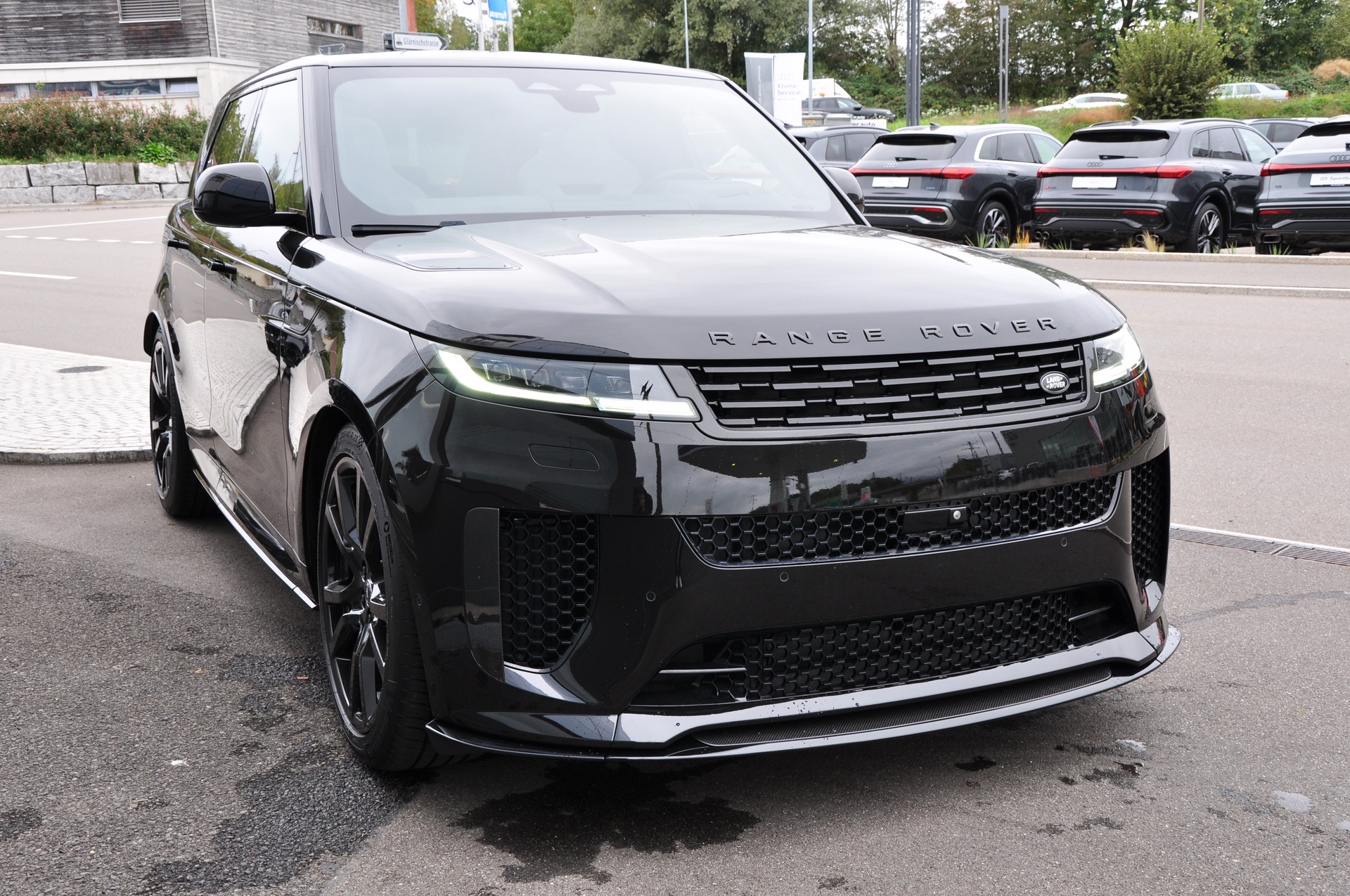 LAND ROVER Range Rover Sport P635 4.4 V8 SV Edition One-image-11