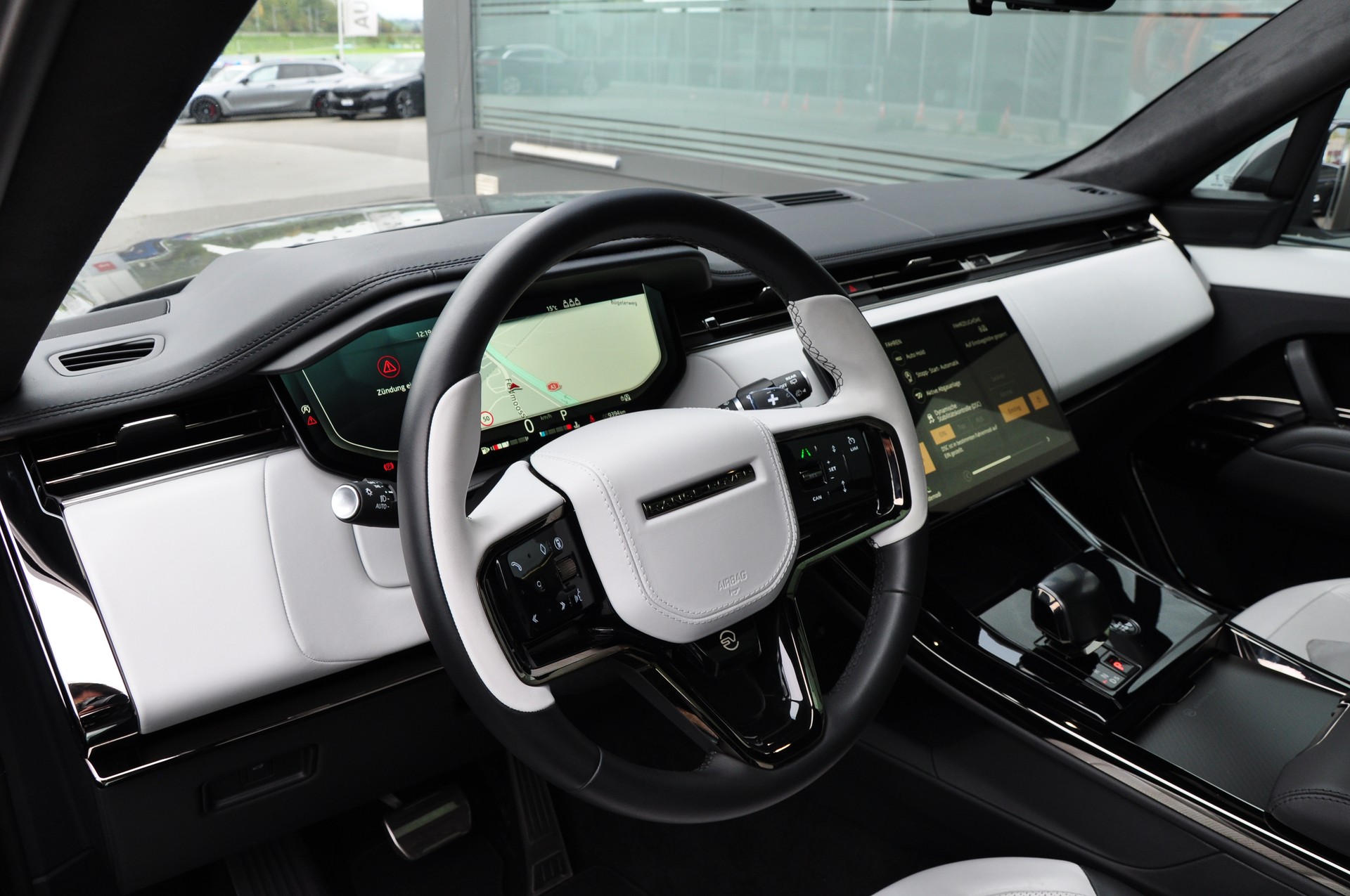 LAND ROVER Range Rover Sport P635 4.4 V8 SV Edition One-image-22