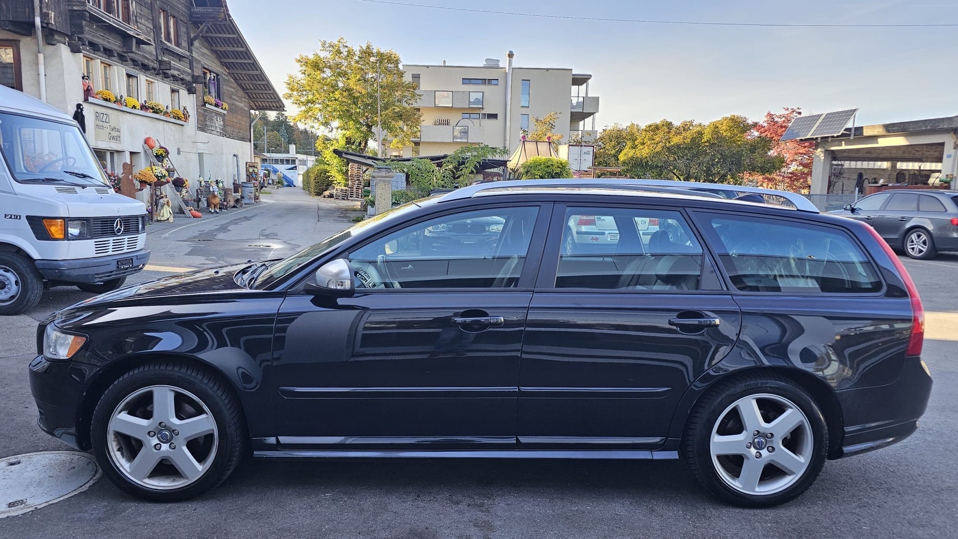 VOLVO V50 D3 R-Design-image-3