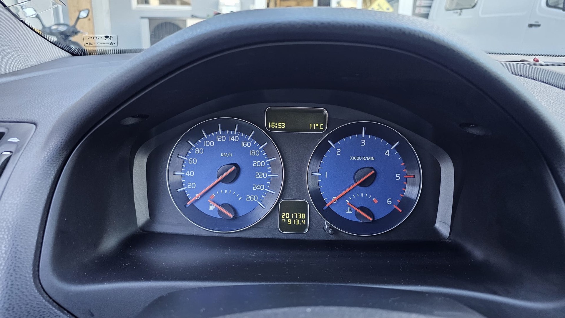VOLVO V50 D3 R-Design-image-12