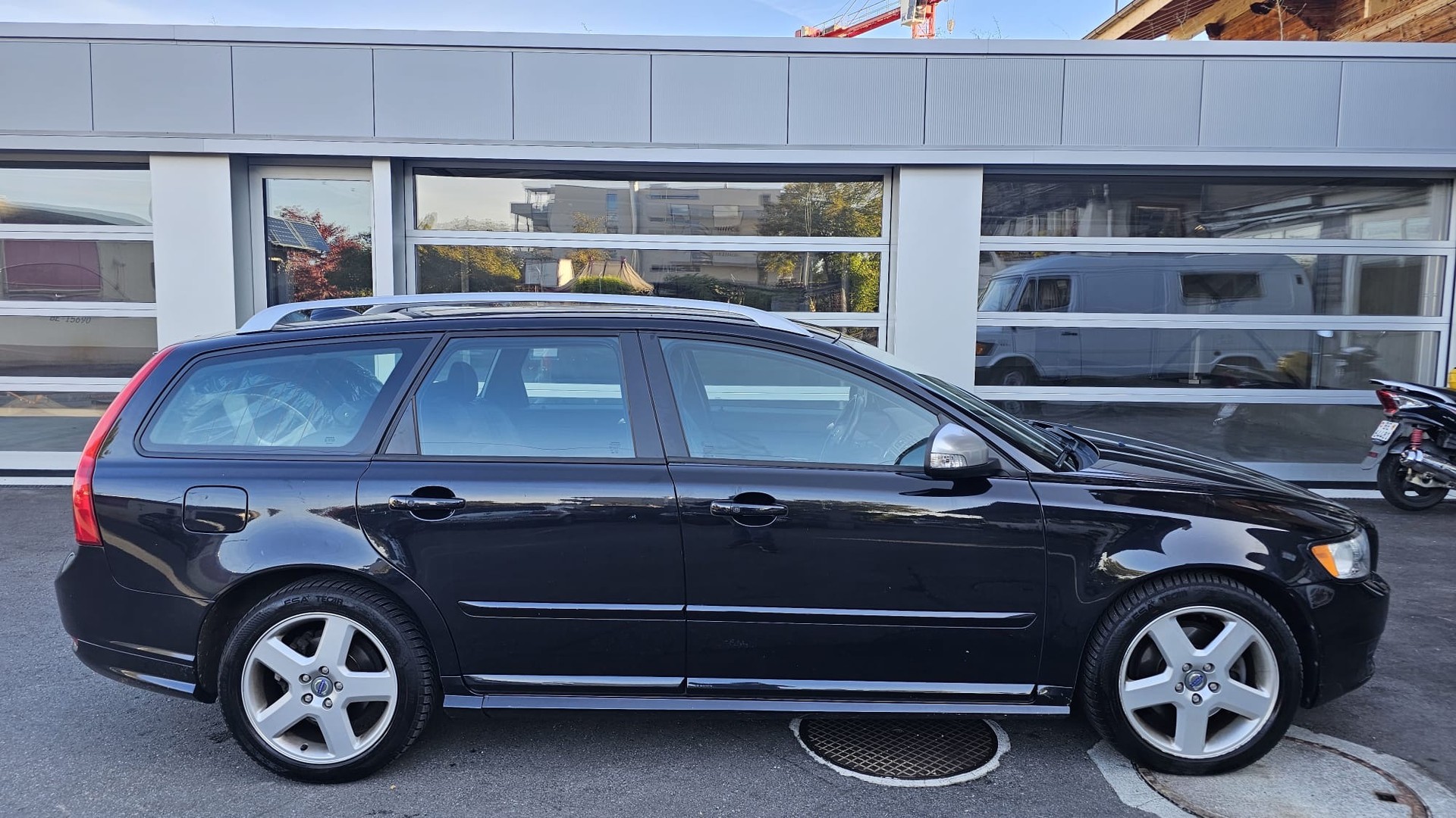 VOLVO V50 D3 R-Design-image-4