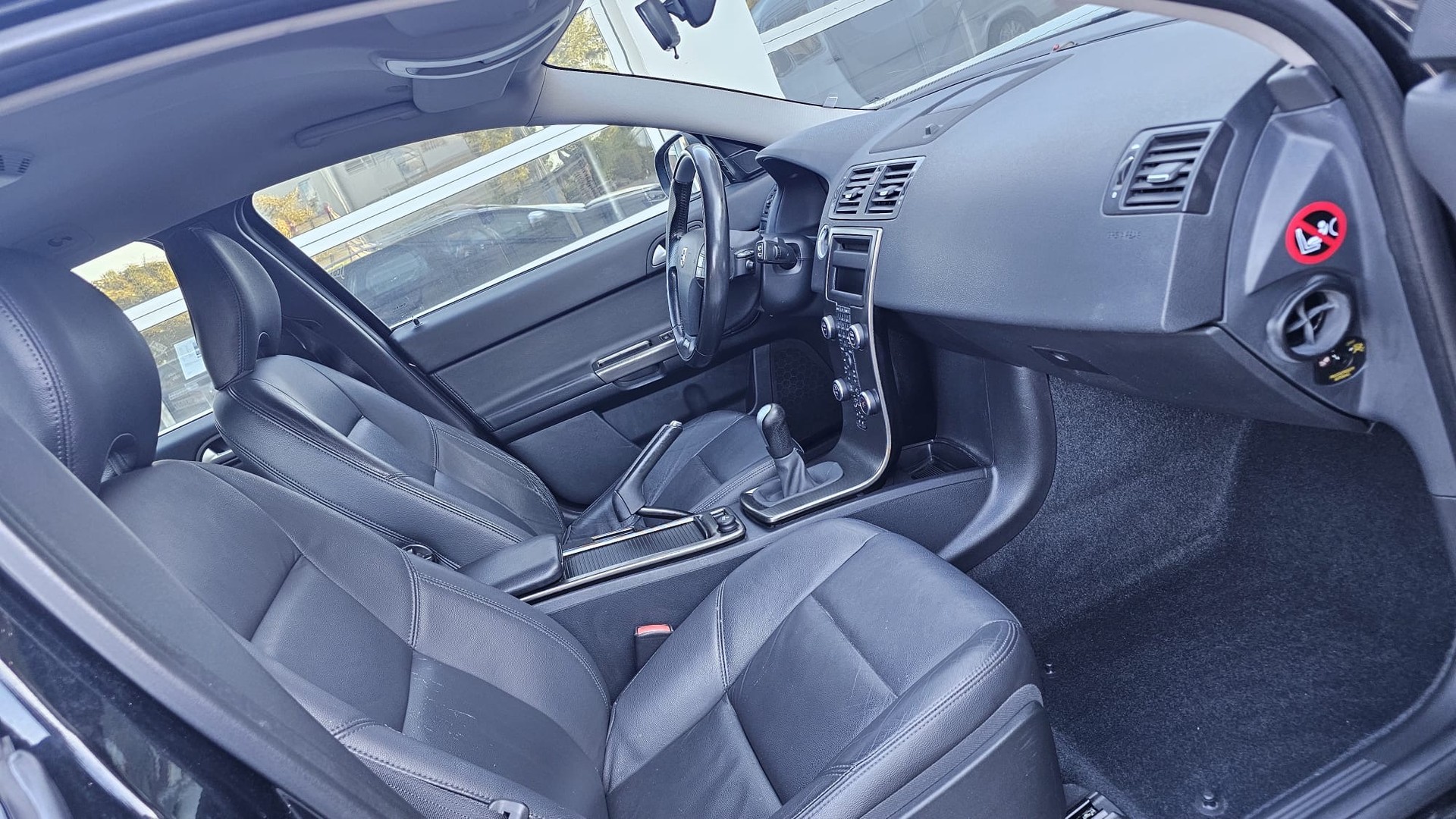 VOLVO V50 D3 R-Design-image-10