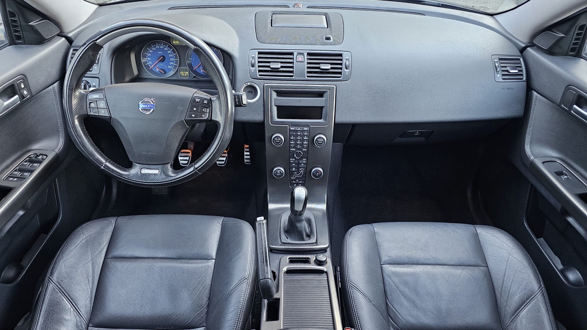 VOLVO V50 D3 R-Design-image-11