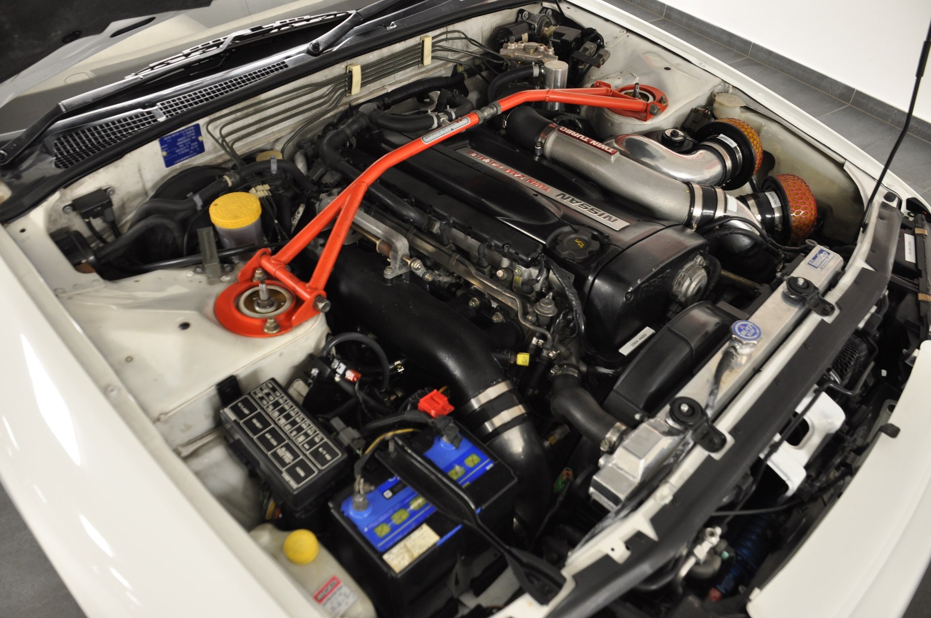 NISSAN Skyline R32 GT-R-image-14