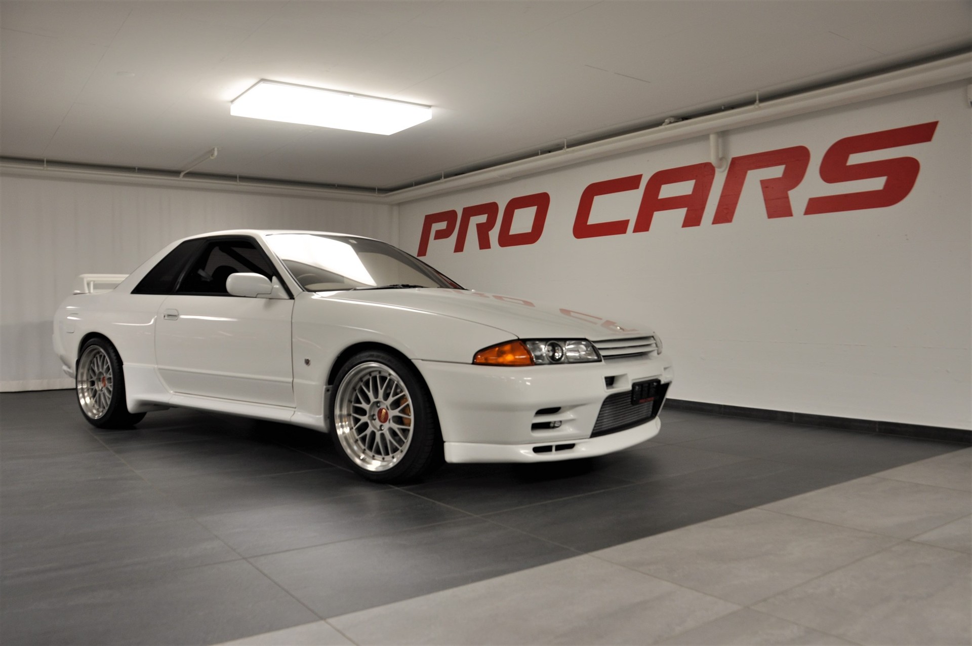 NISSAN Skyline R32 GT-R-image-4