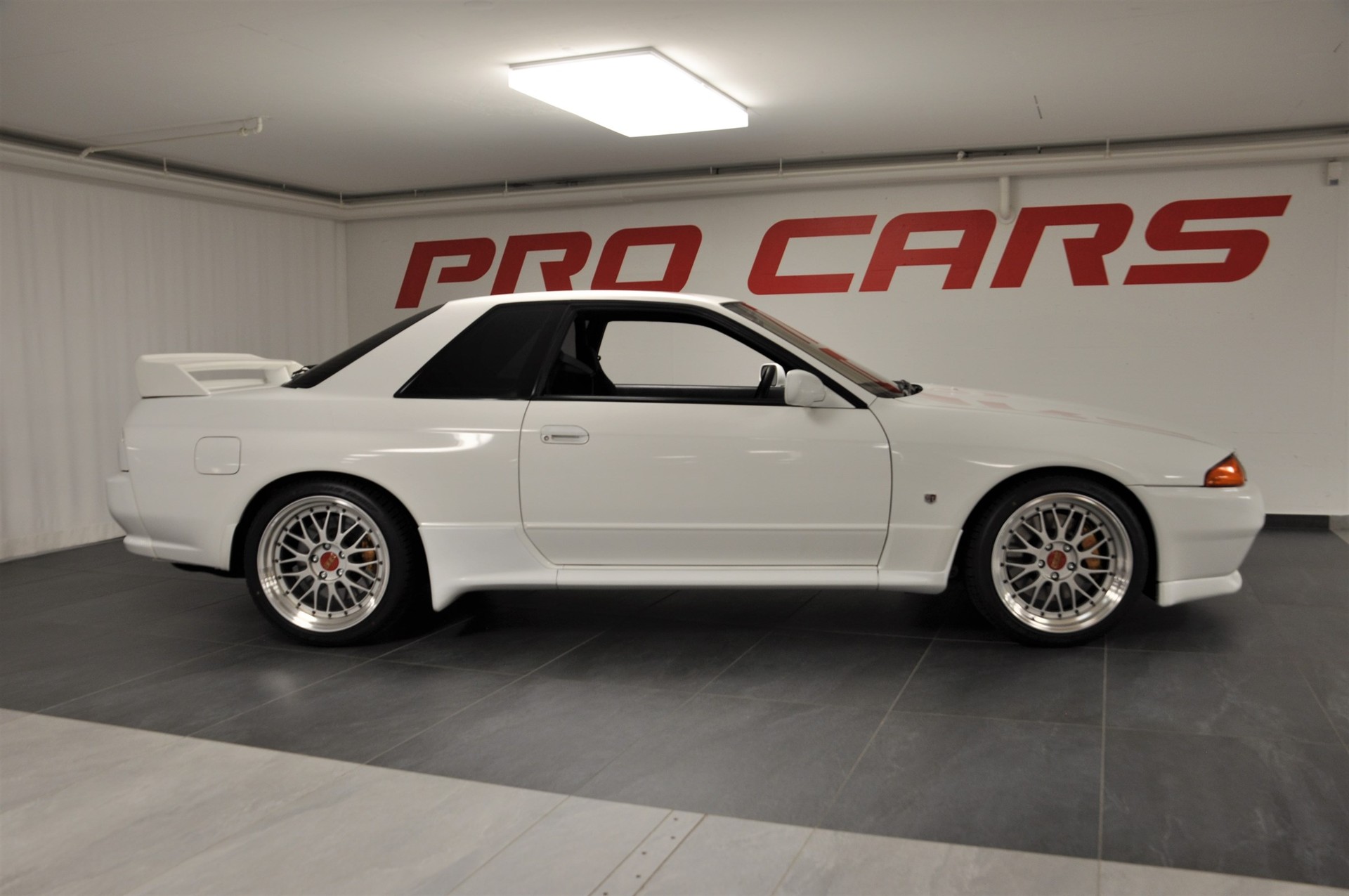 NISSAN Skyline R32 GT-R-image-5