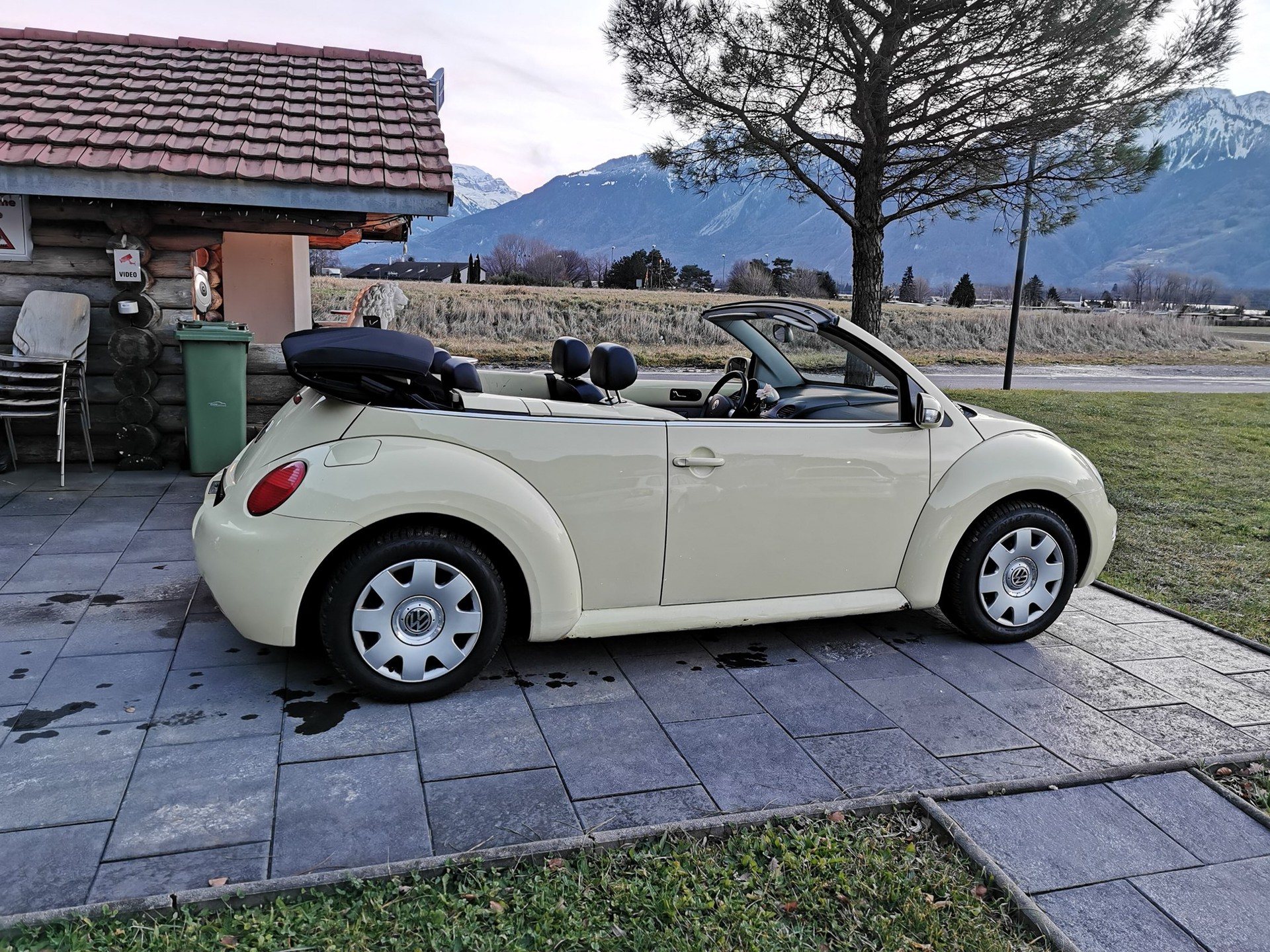 VW Beetle Cabrio 1.6-image-2