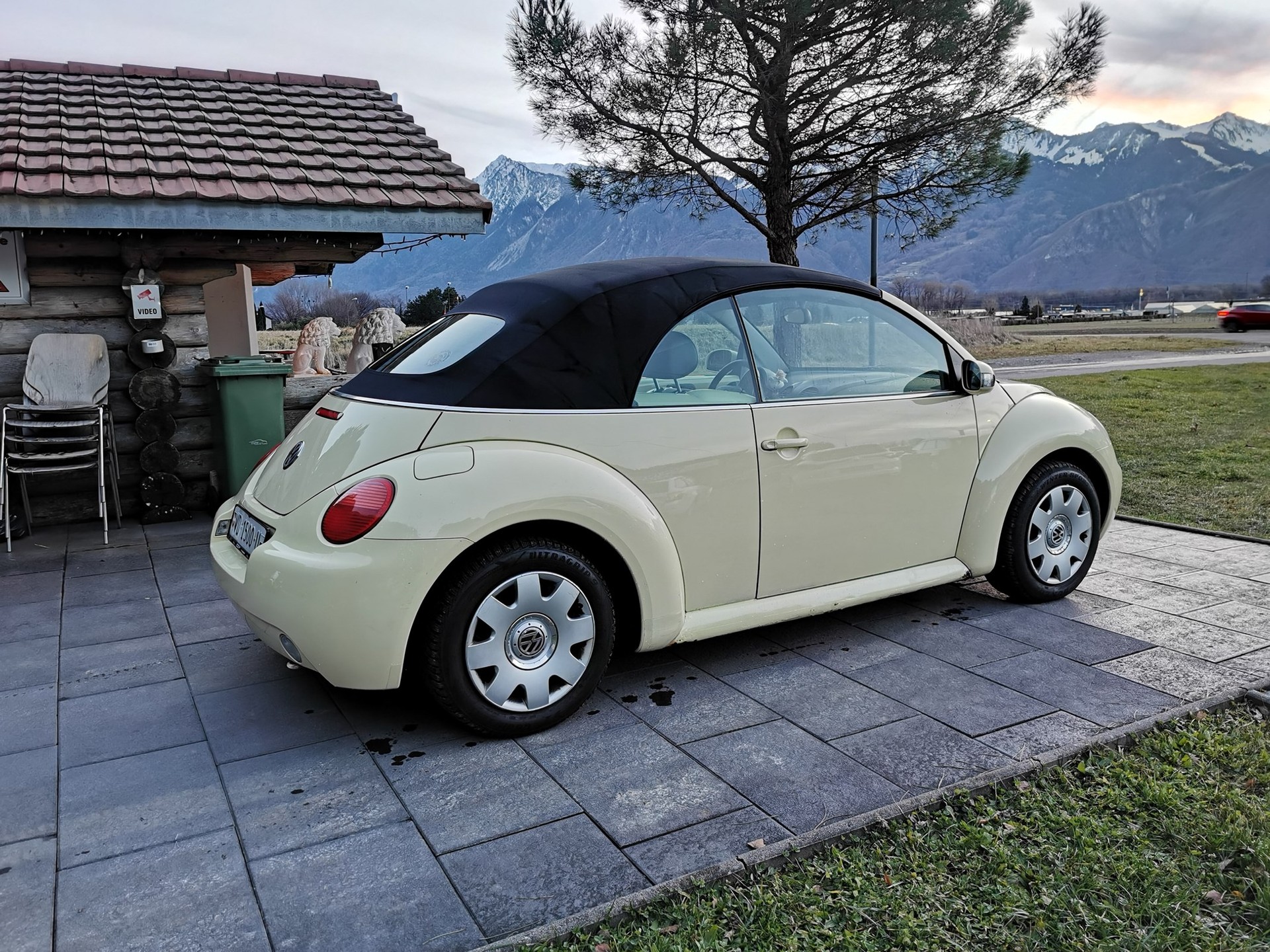 VW Beetle Cabrio 1.6-image-14
