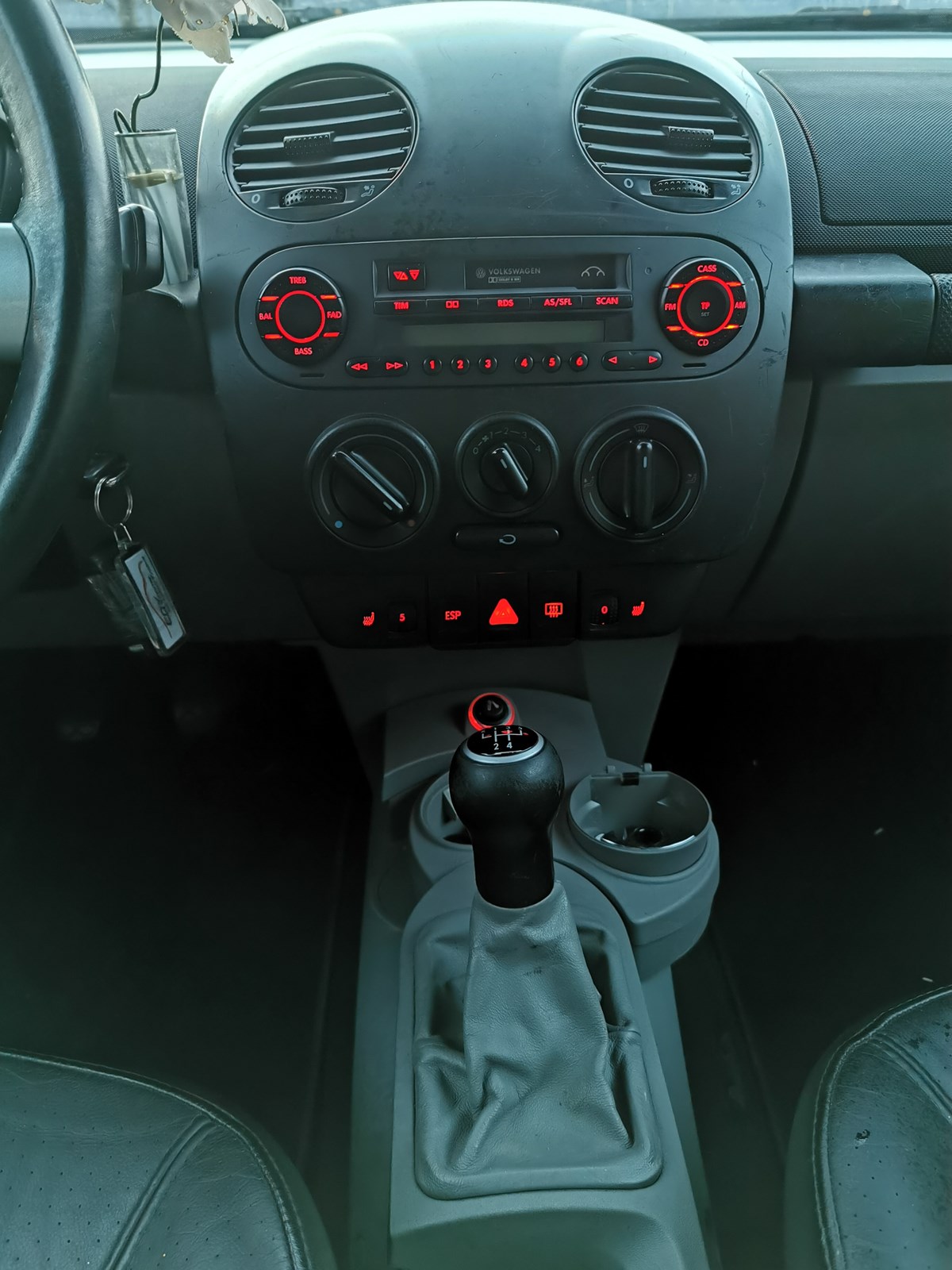 VW Beetle Cabrio 1.6-image-6