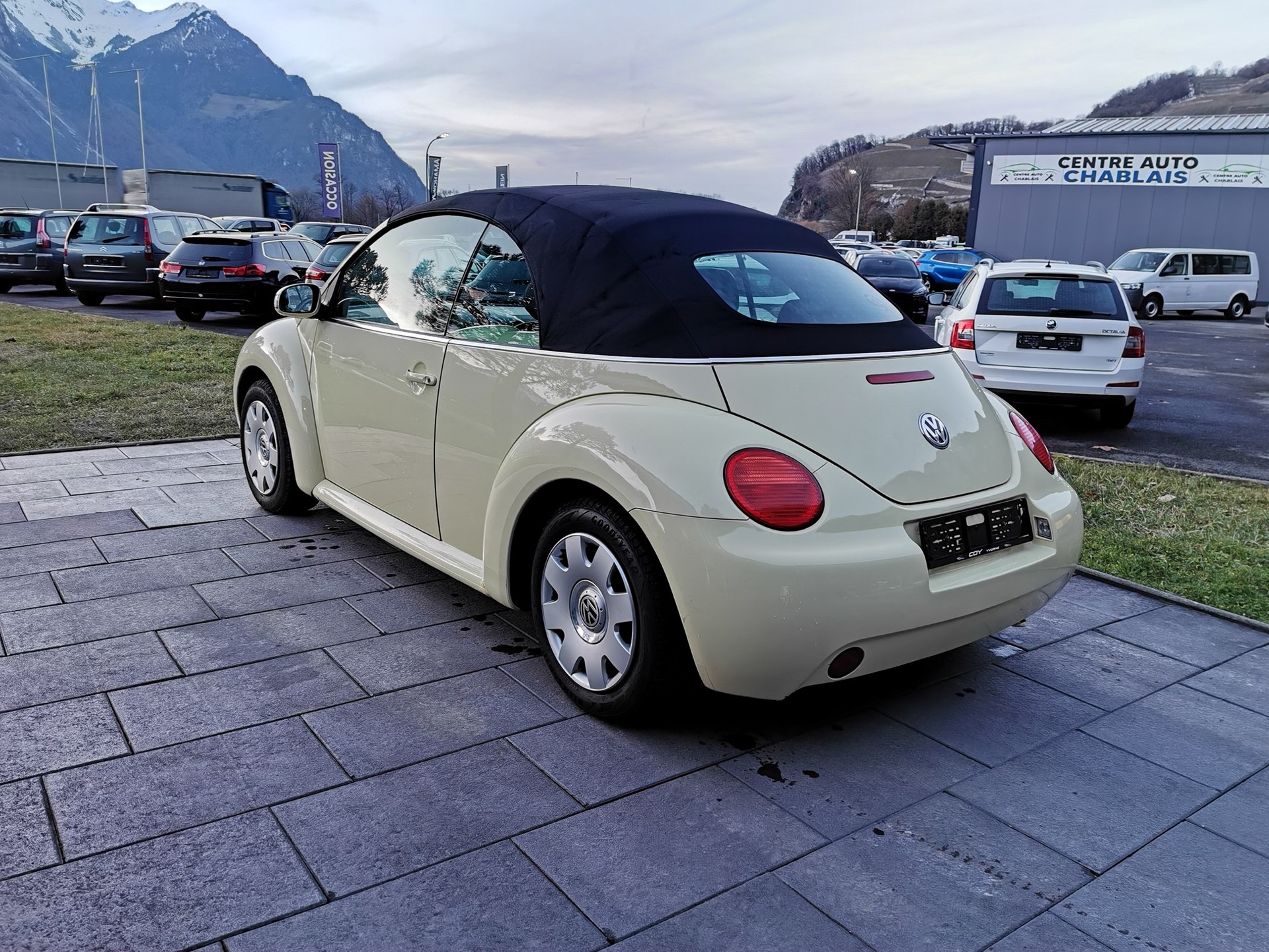 VW Beetle Cabrio 1.6-image-7