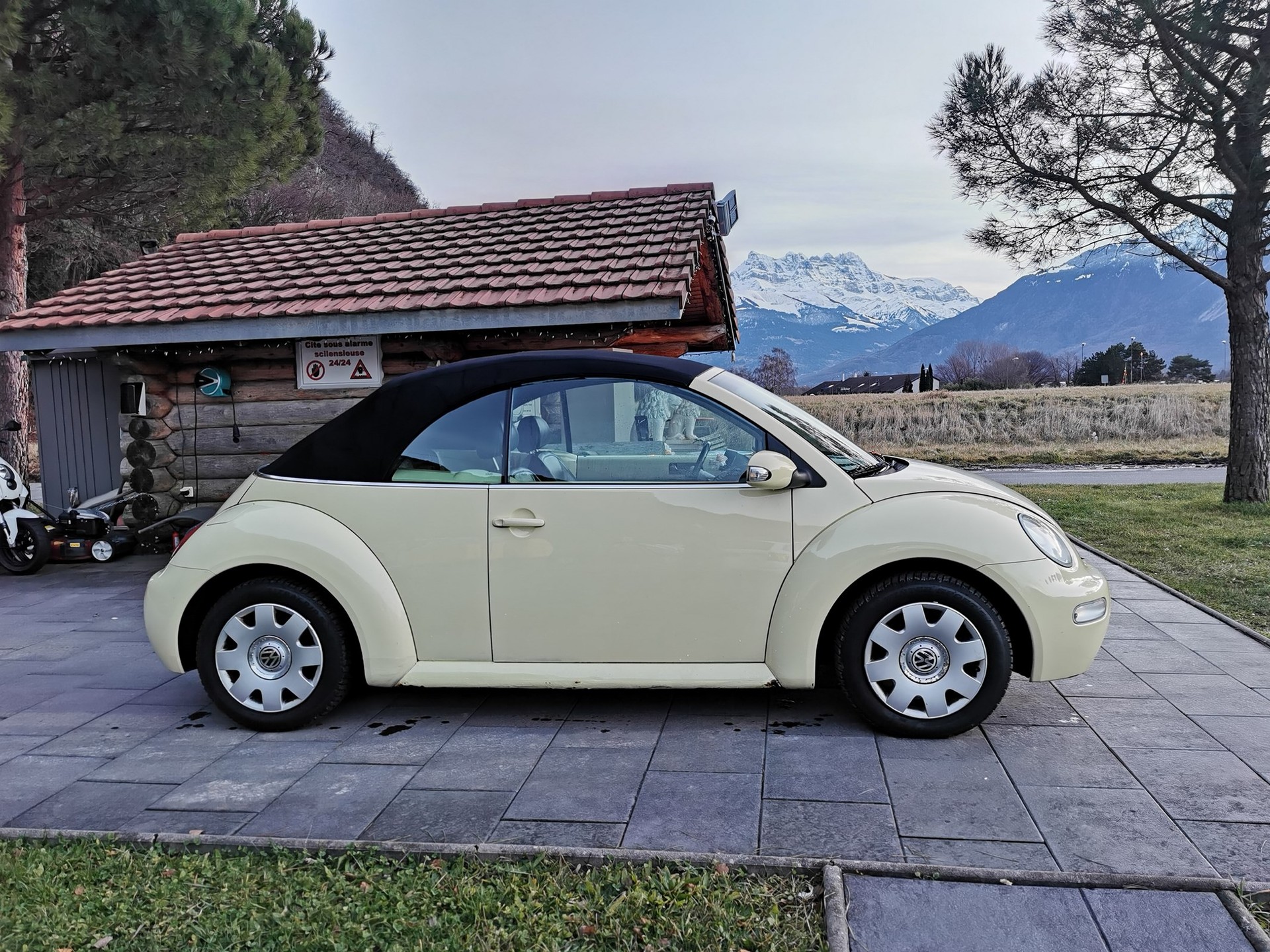 VW Beetle Cabrio 1.6-image-8