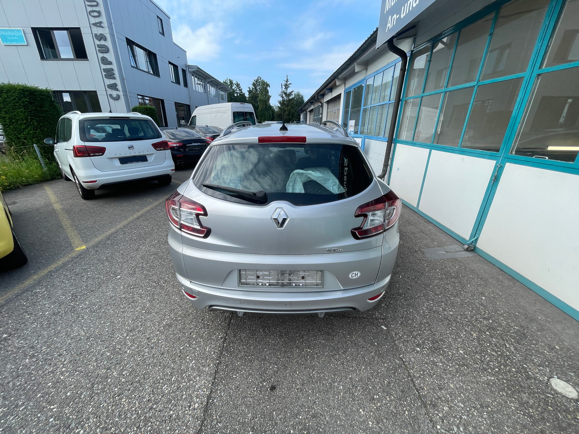 RENAULT Mégane Grandtour 1.4 16V Turbo Dynamique-image-4