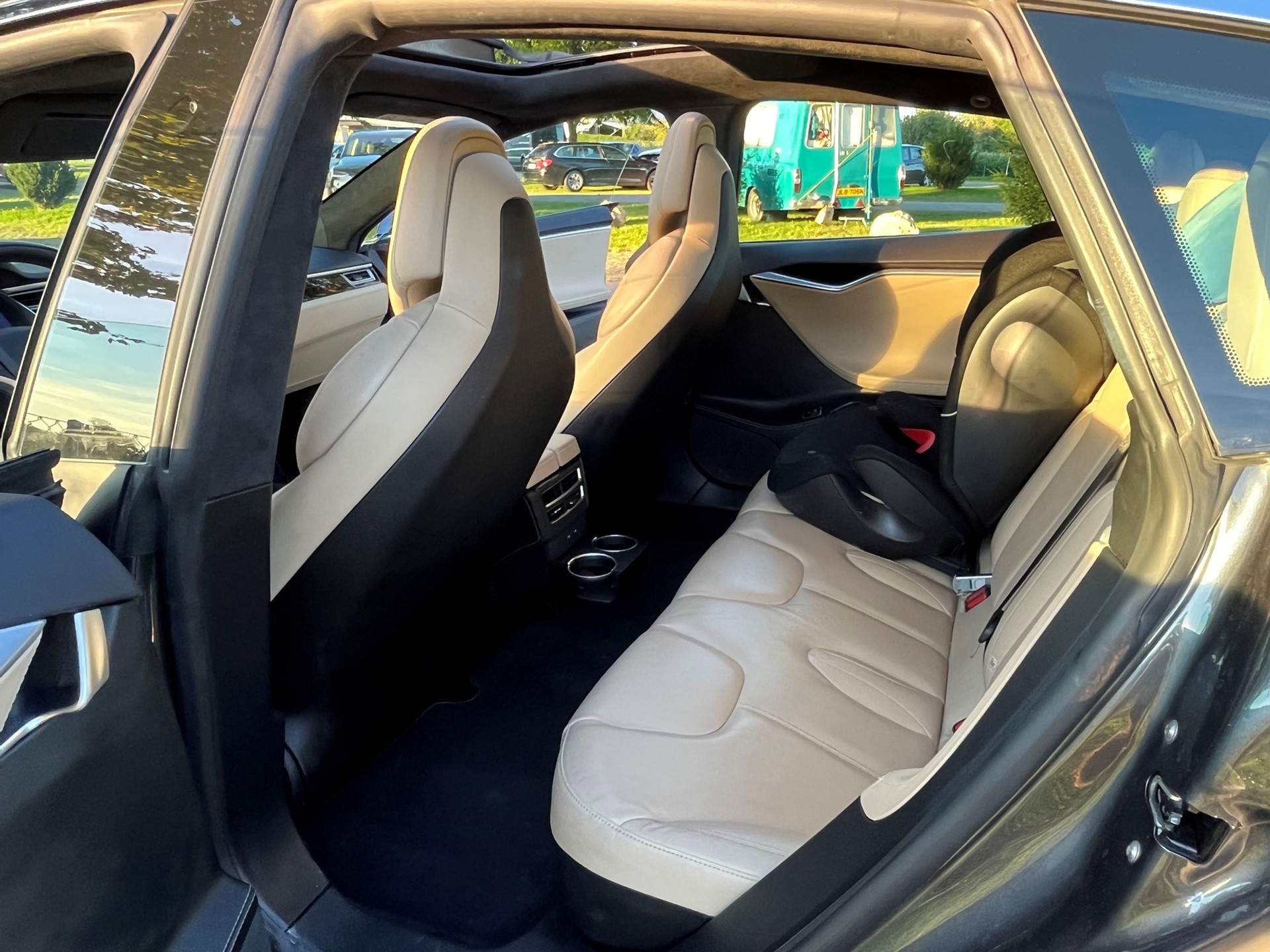 TESLA Model S 75 D-image-7