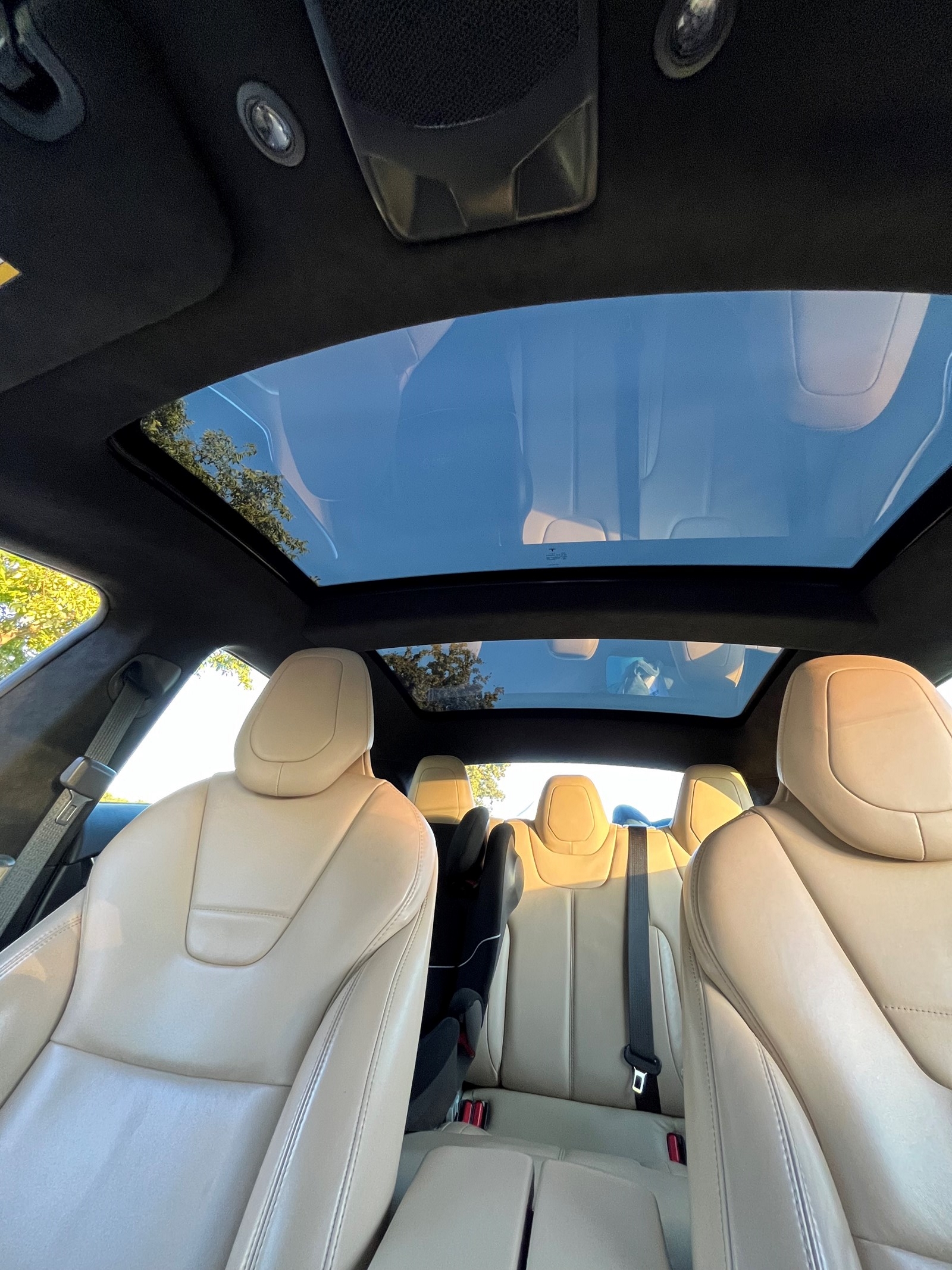 TESLA Model S 75 D-image-8