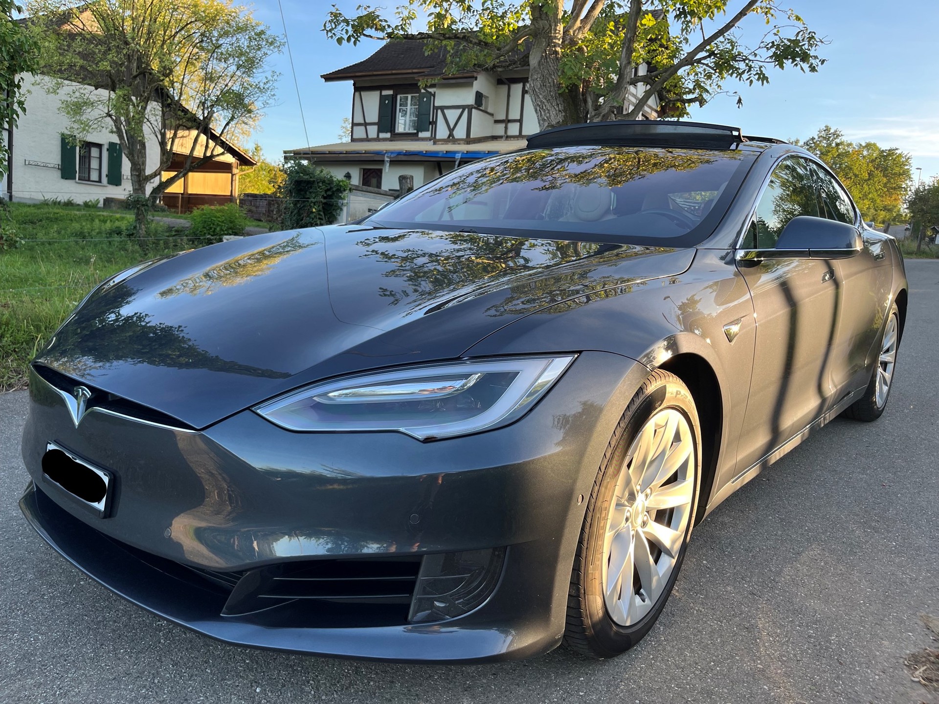 TESLA Model S 75 D-image-1