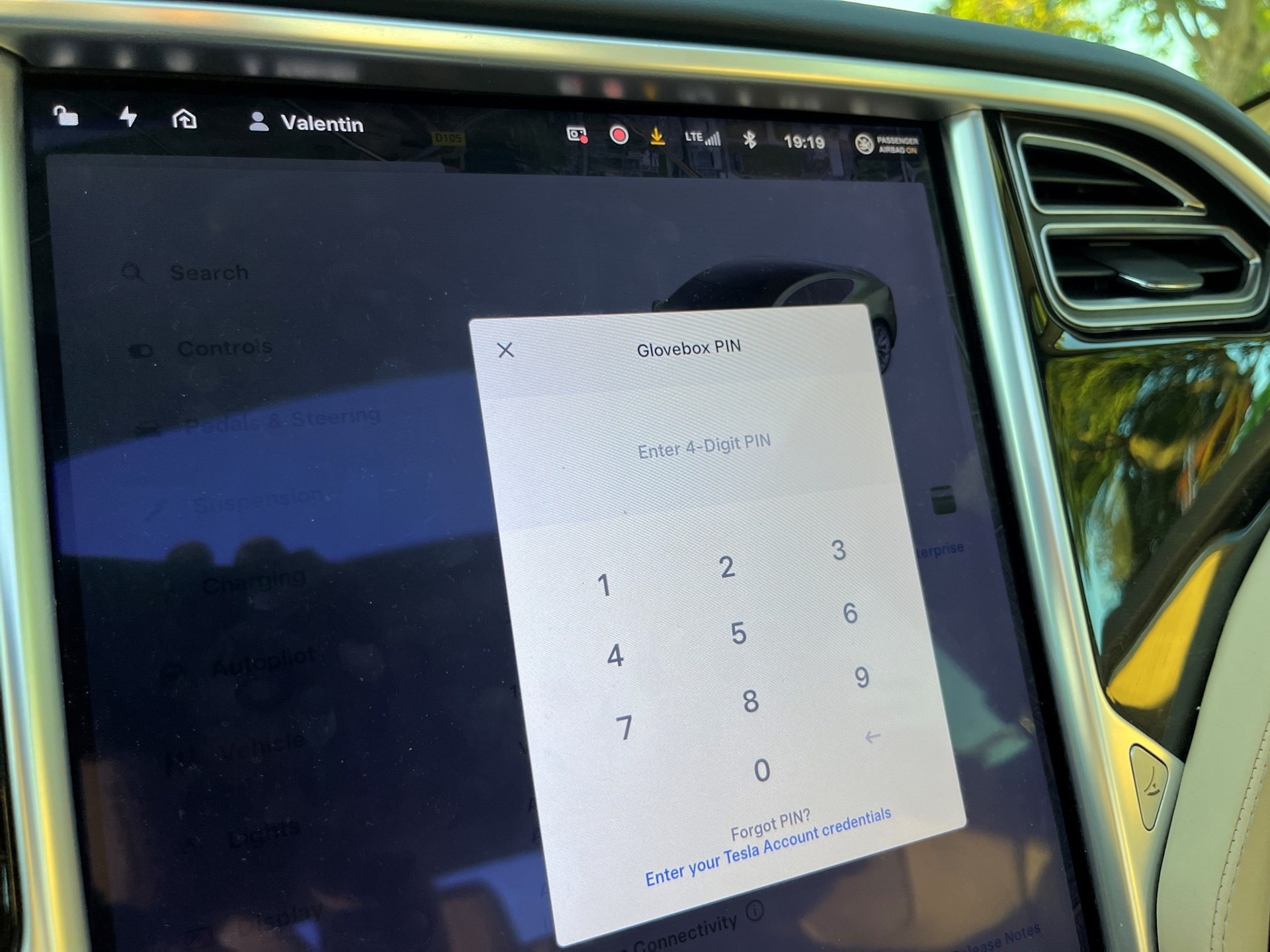 TESLA Model S 75 D-image-10
