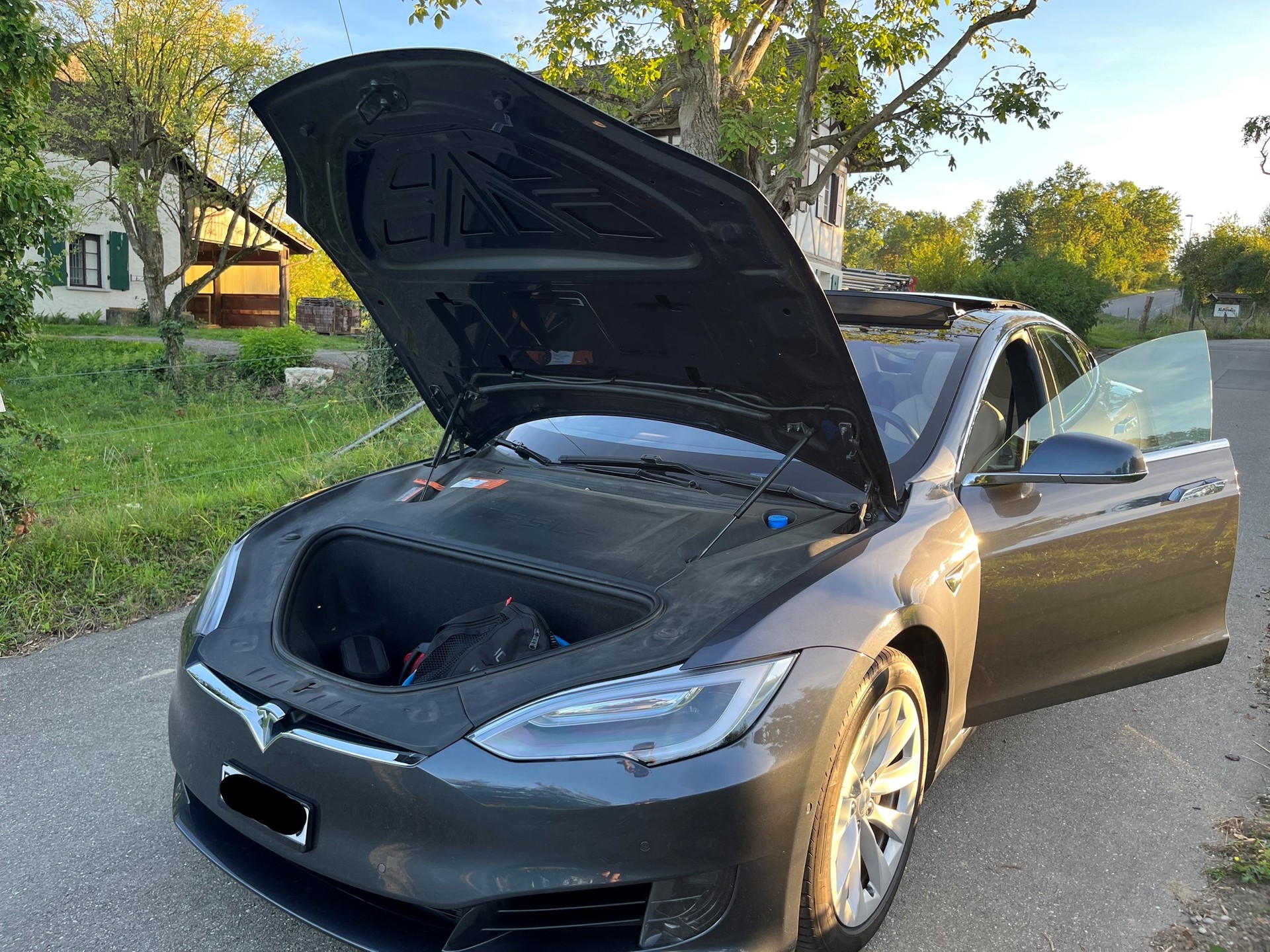 TESLA Model S 75 D-image-5