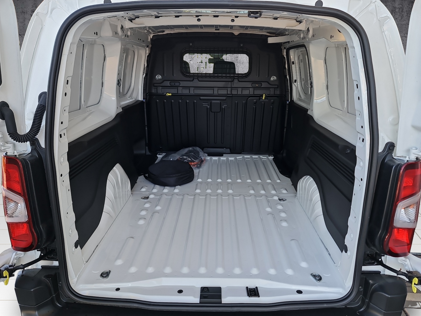 TOYOTA Proace City Van EV 50 kWh Active Long-image-8
