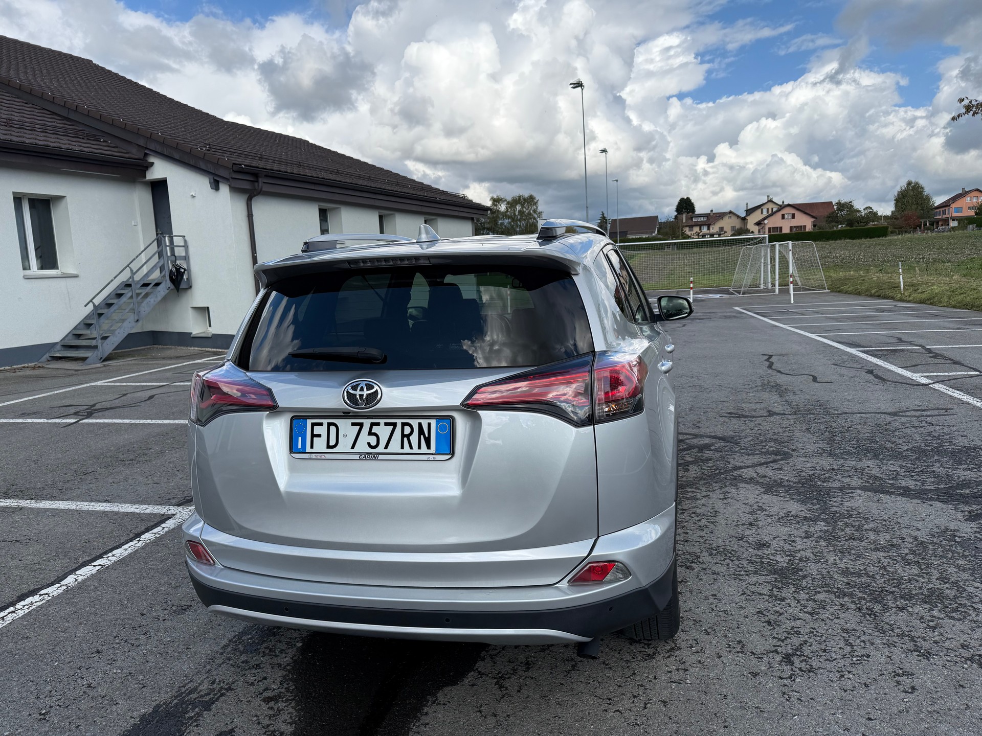 TOYOTA RAV-4 2.2D-CAT Sol Premium AT-image-2