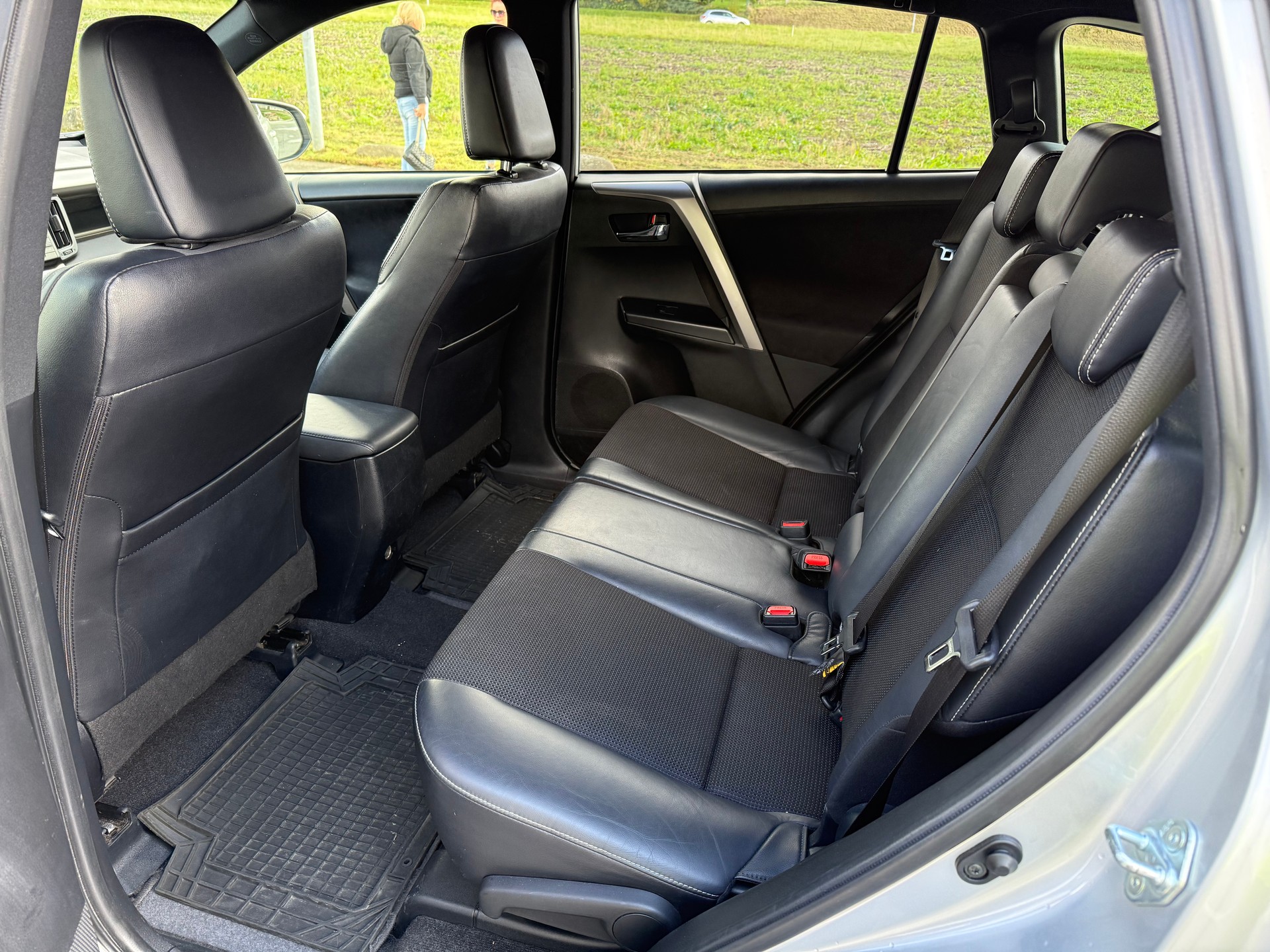 TOYOTA RAV-4 2.2D-CAT Sol Premium AT-image-8