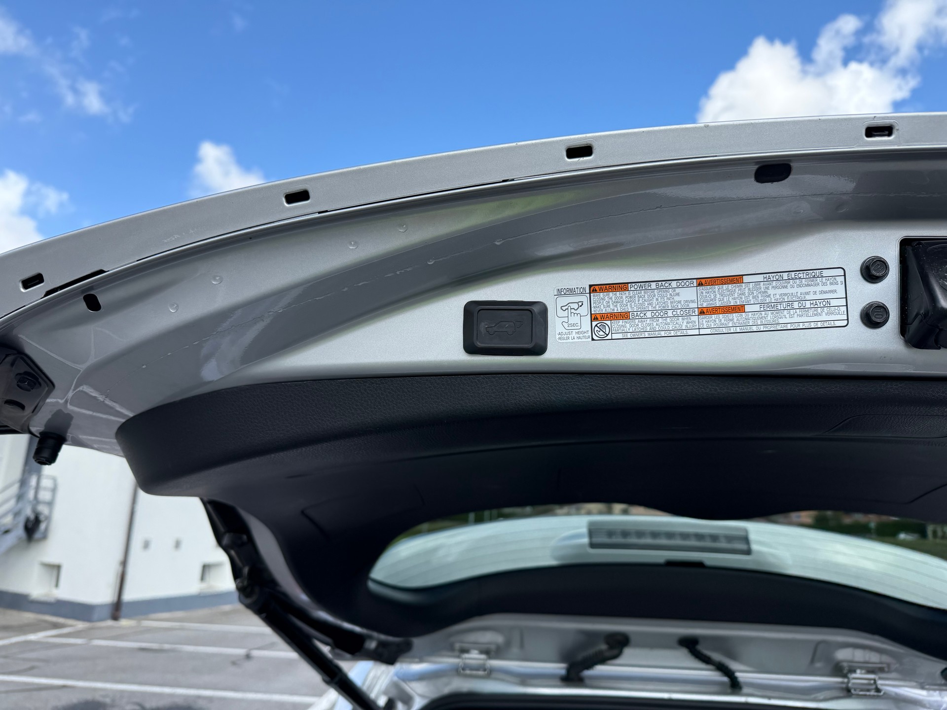 TOYOTA RAV-4 2.2D-CAT Sol Premium AT-image-6