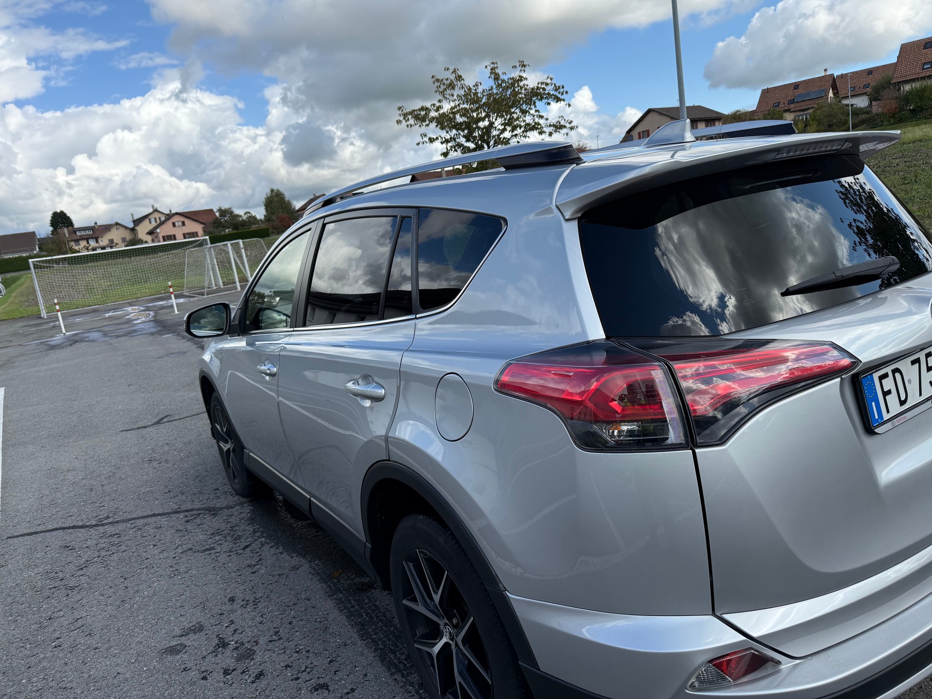 TOYOTA RAV-4 2.2D-CAT Sol Premium AT-image-3