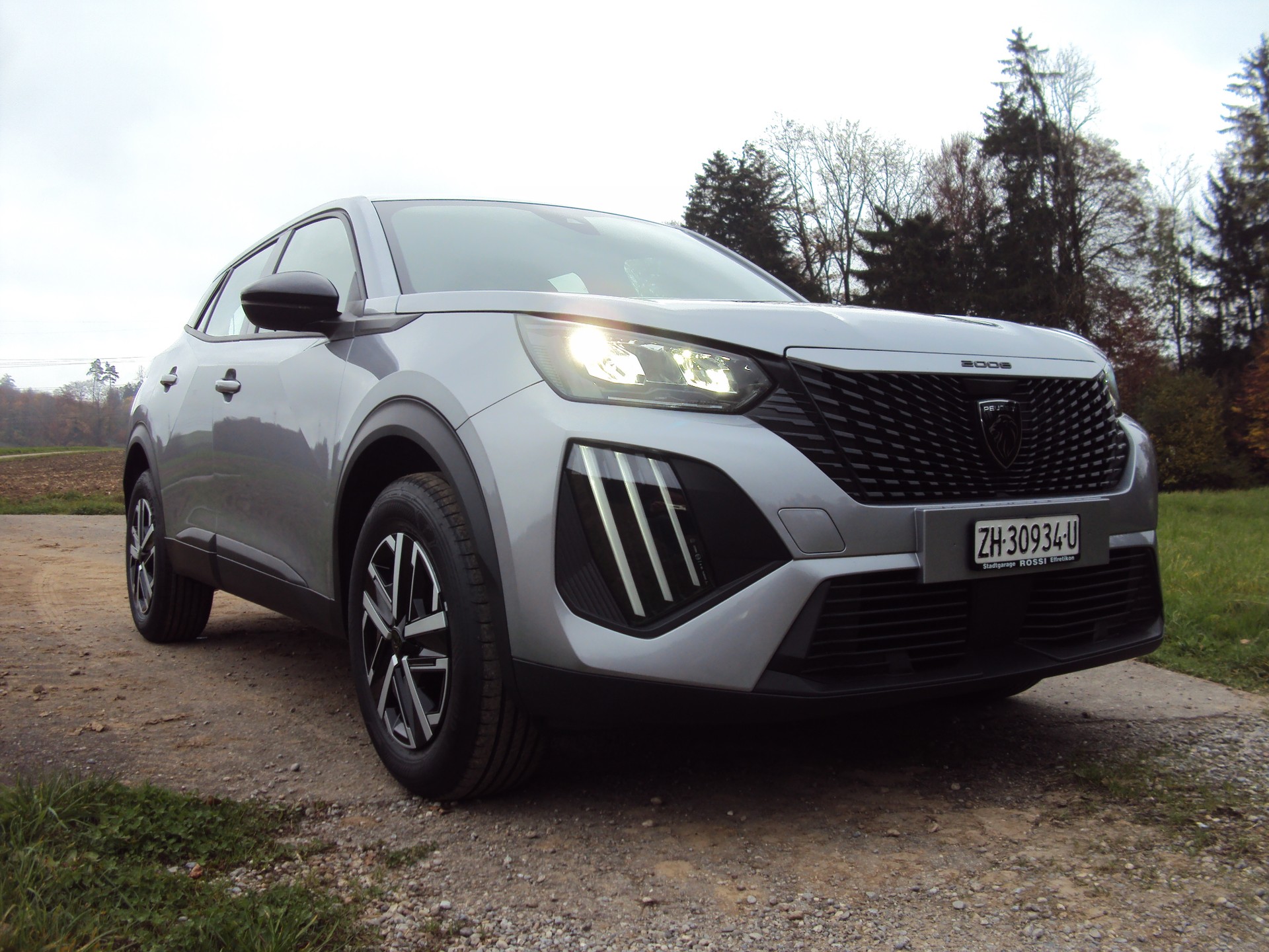 PEUGEOT 2008 1.2 PureTech Active-image-1