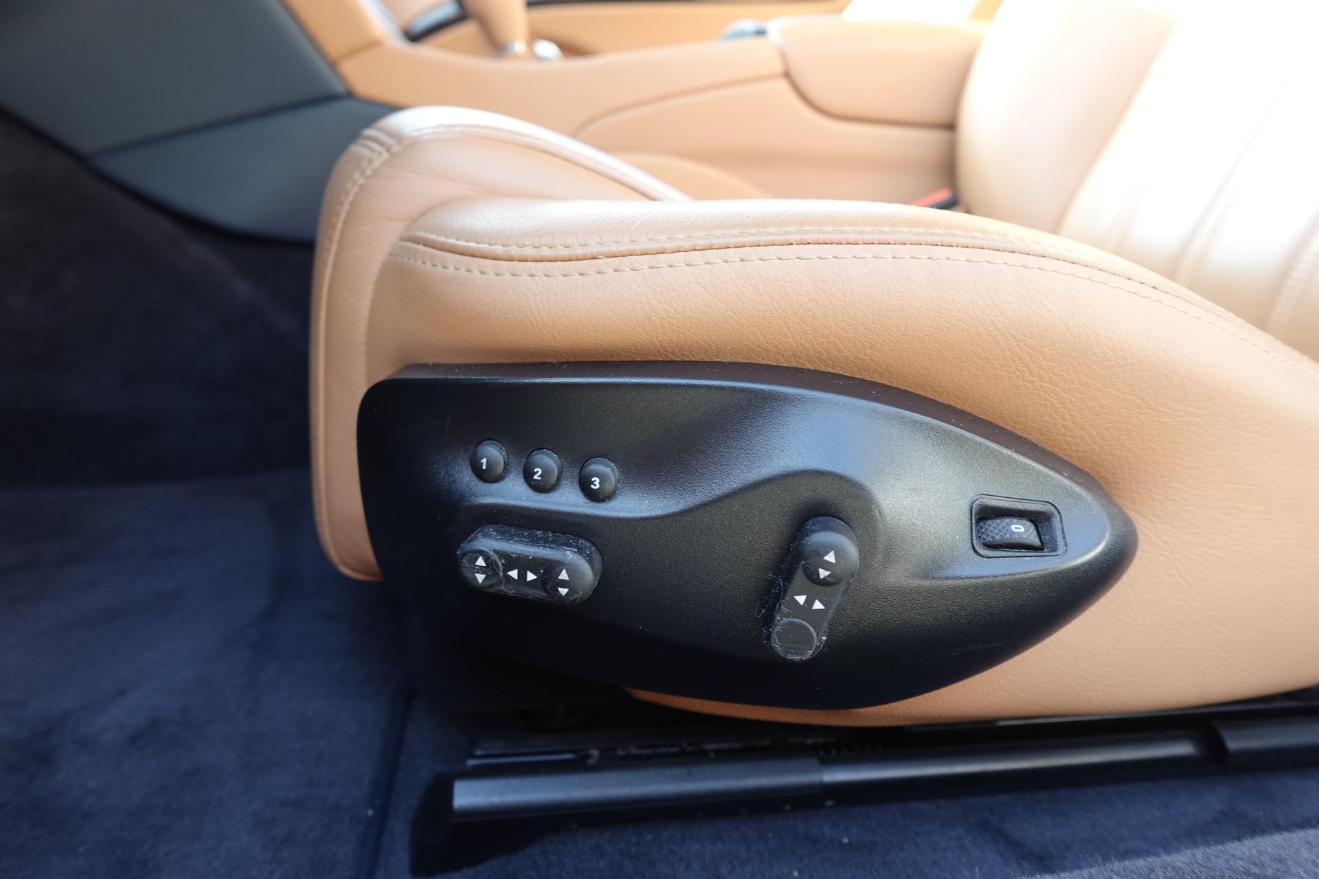 MASERATI GranCabrio Automatica-image-13