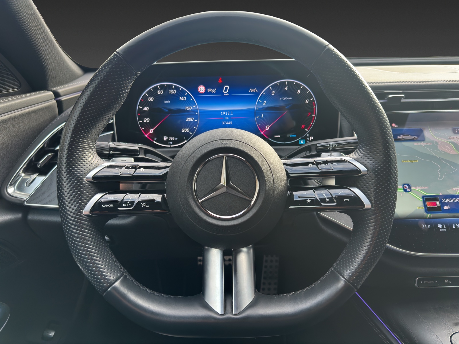 MERCEDES-BENZ E 200 AMG Line Panamericana Night Paket 9G-Tronic-image-9