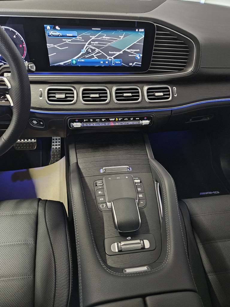 MERCEDES-BENZ GLE 300 d 4Matic AMG Line-image-9