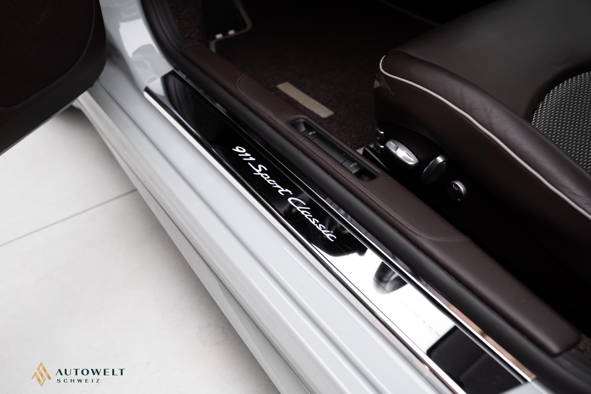 PORSCHE 911 Sport Classic-image-8