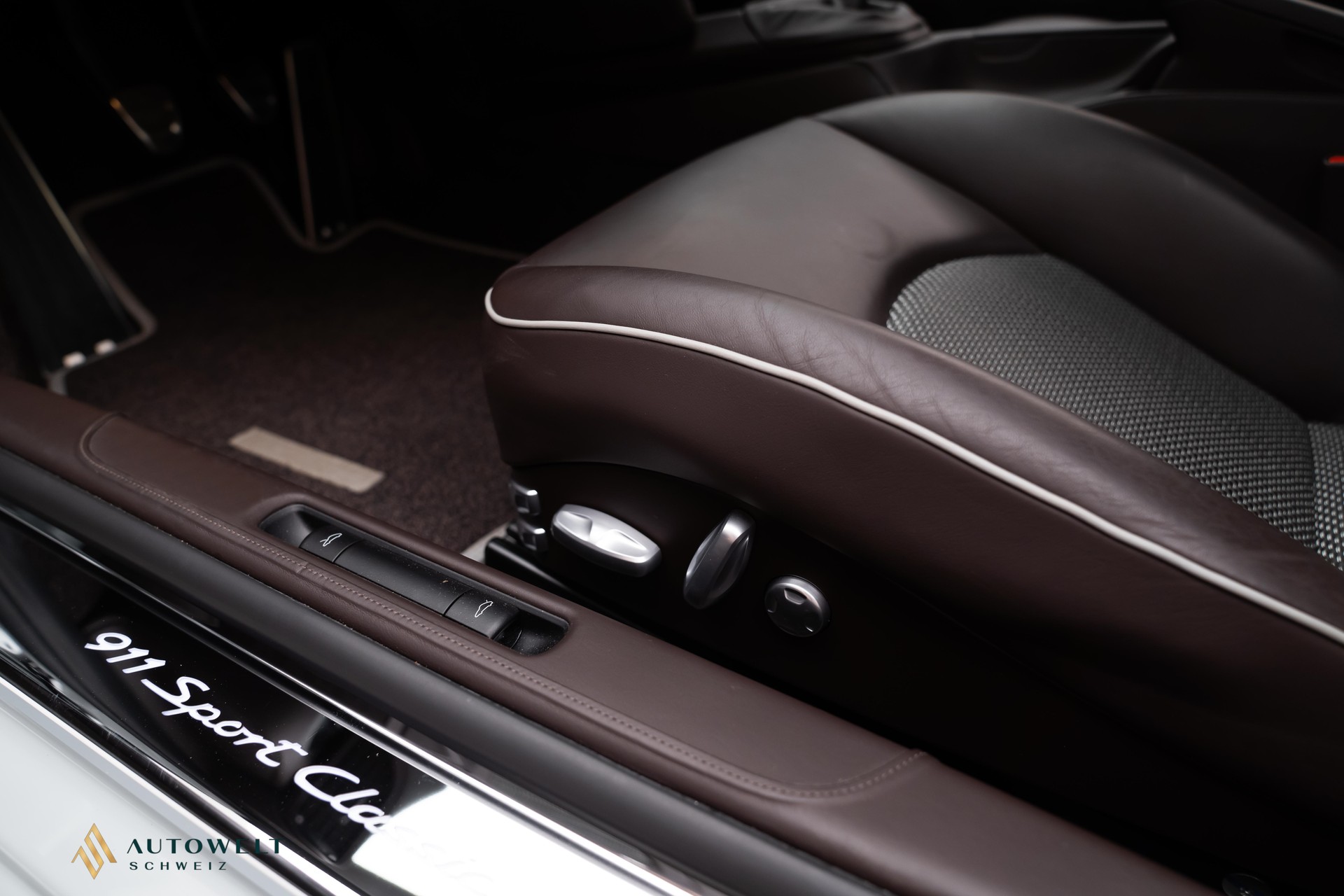 PORSCHE 911 Sport Classic-image-10