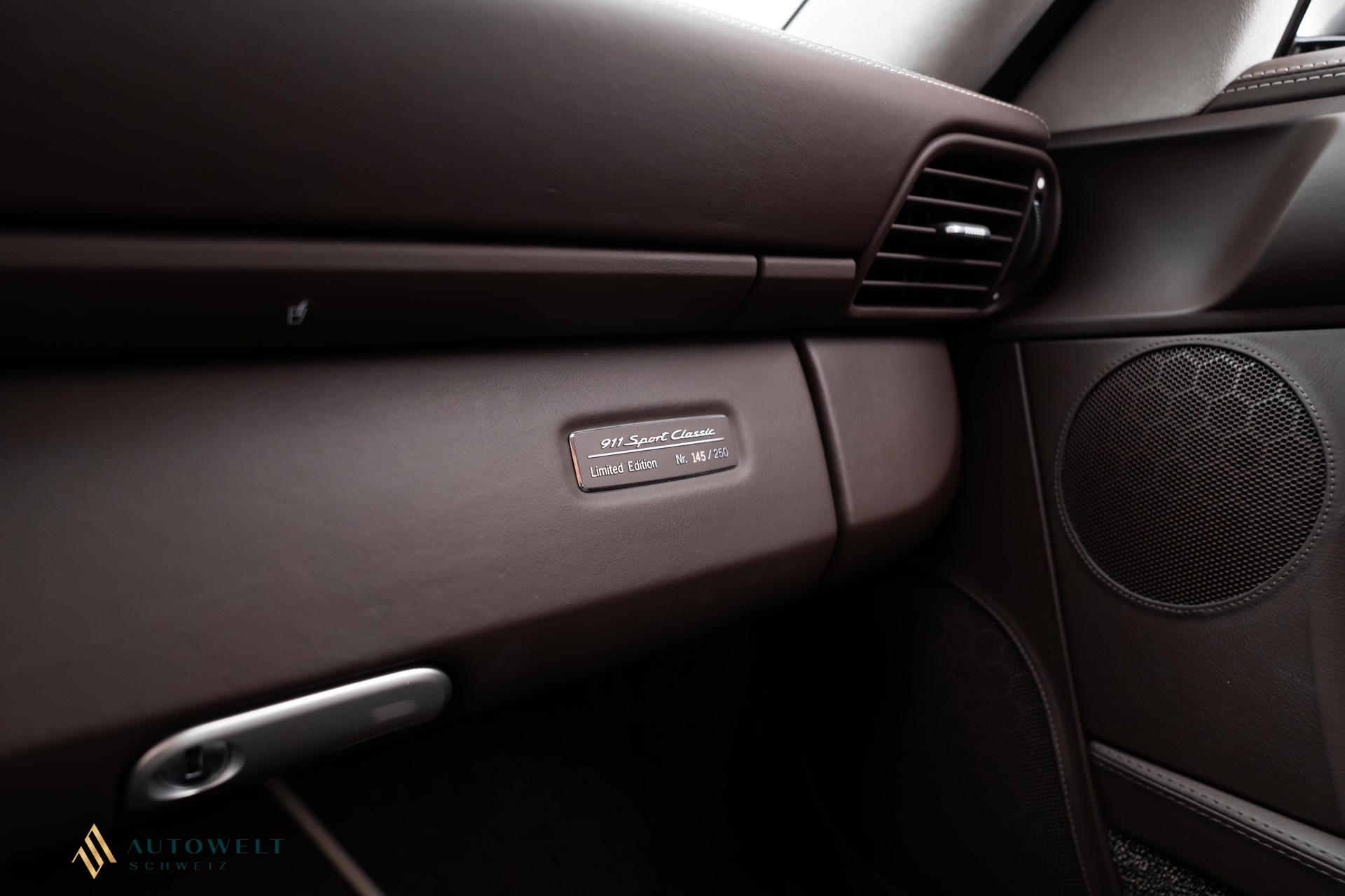 PORSCHE 911 Sport Classic-image-14