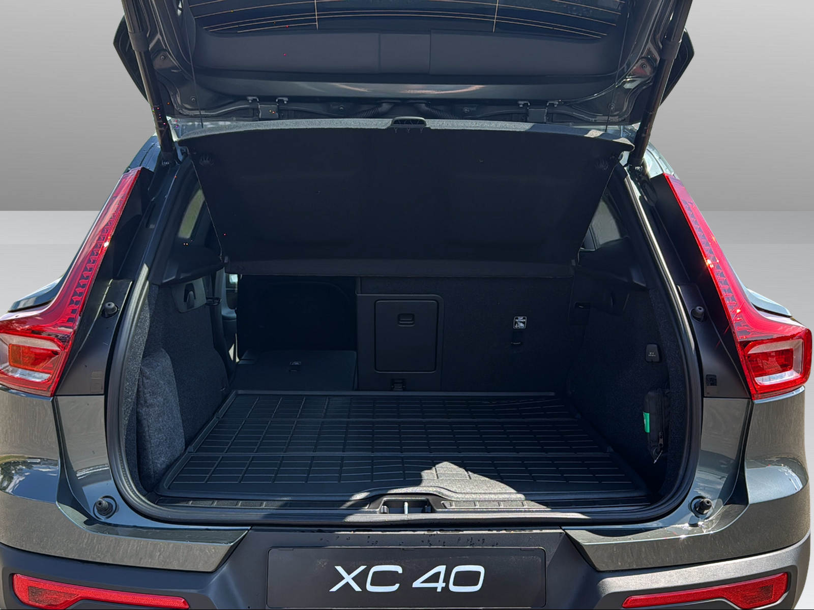 VOLVO XC40 2.0 B3 MH XCITE-image-15