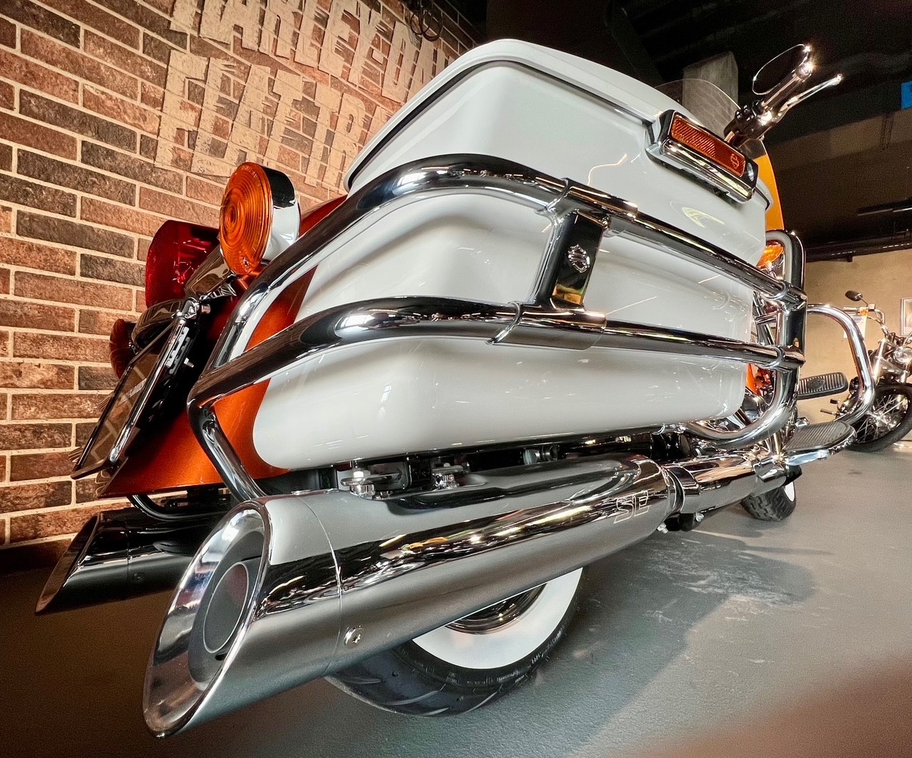 HARLEY-DAVIDSON FLHFB Electra Glide Highway King 114-image-13