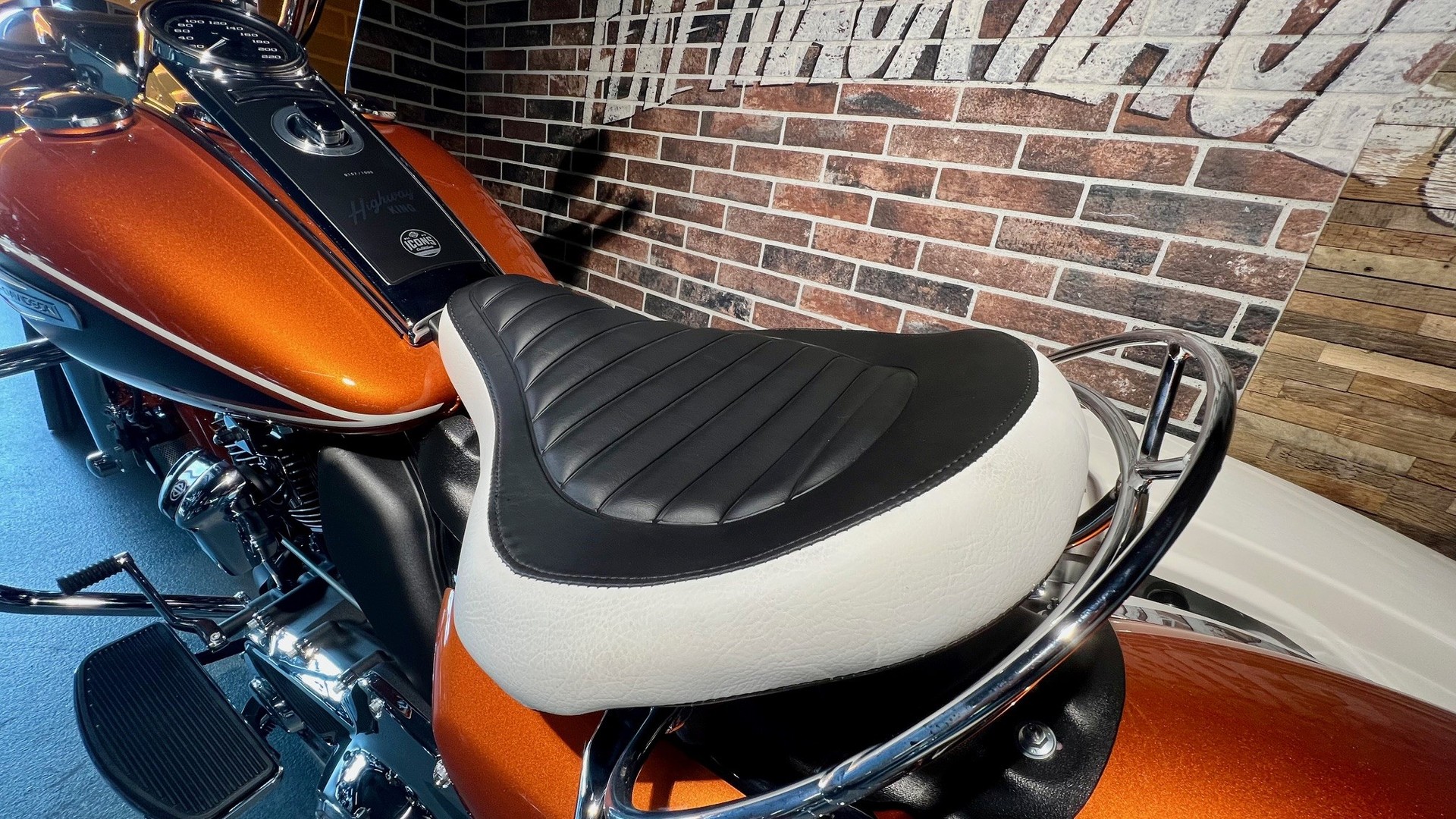 HARLEY-DAVIDSON FLHFB Electra Glide Highway King 114-image-11