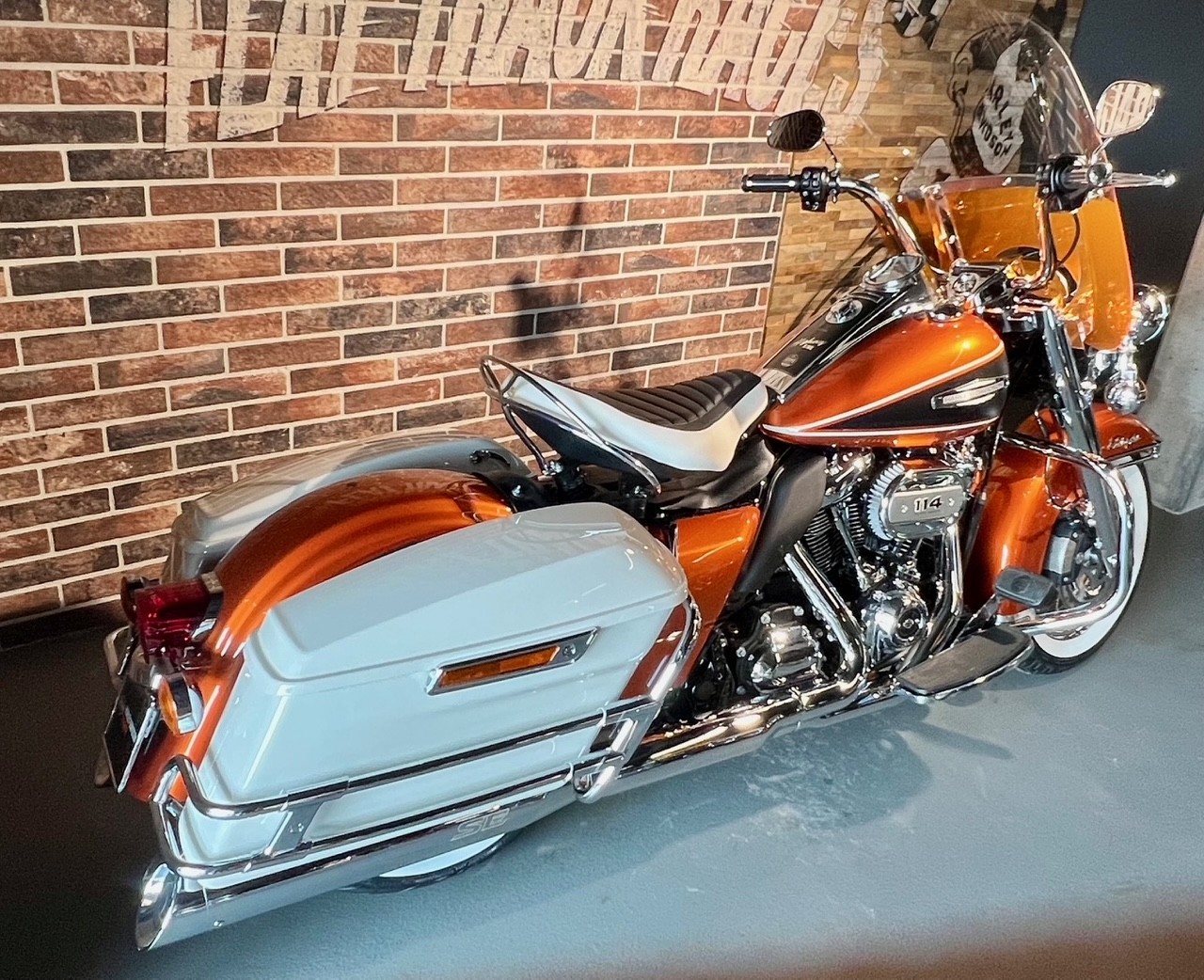 HARLEY-DAVIDSON FLHFB Electra Glide Highway King 114-showroom-element-3